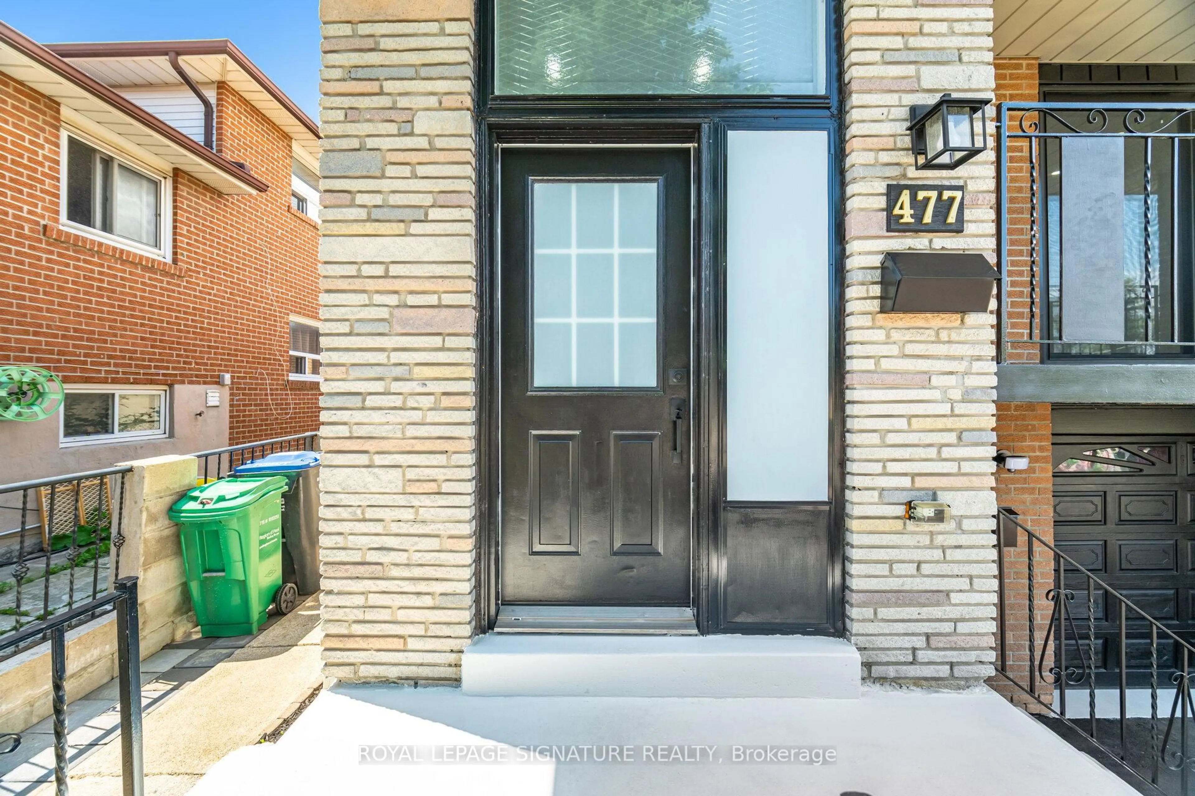 Home with brick exterior material, street for 477 Fergo Ave, Mississauga Ontario L5B 2J2