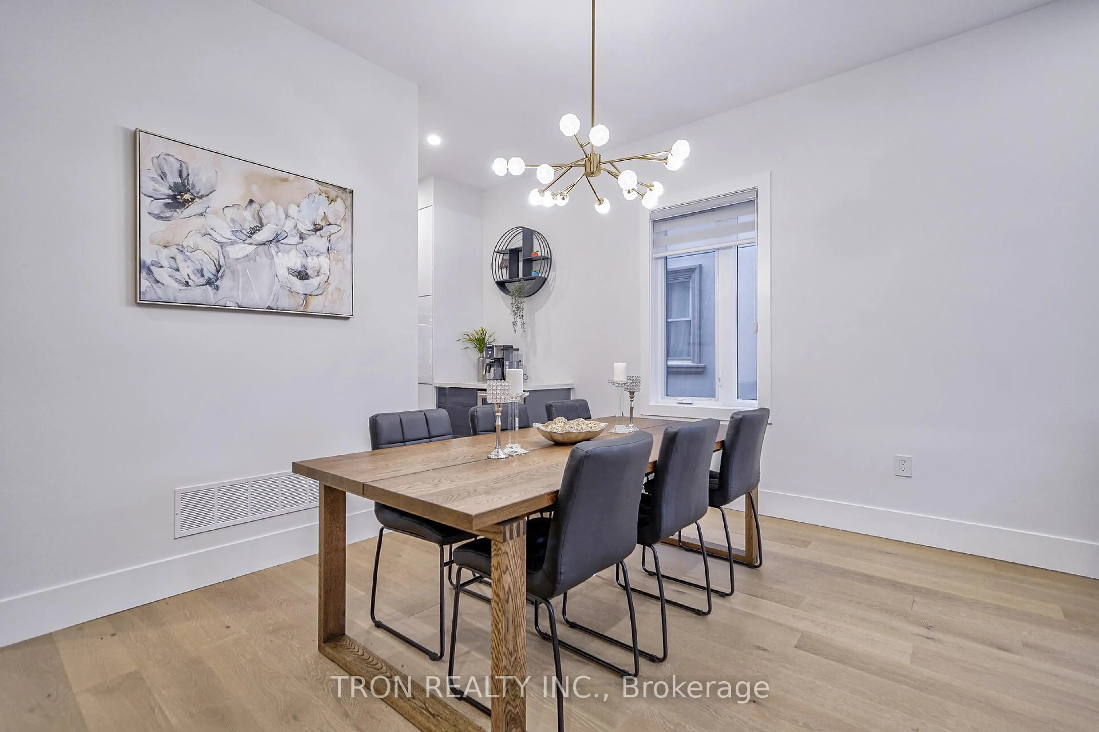 Dining room, wood/laminate floor for 38 Uno Dr, Toronto Ontario M8Z 3N8