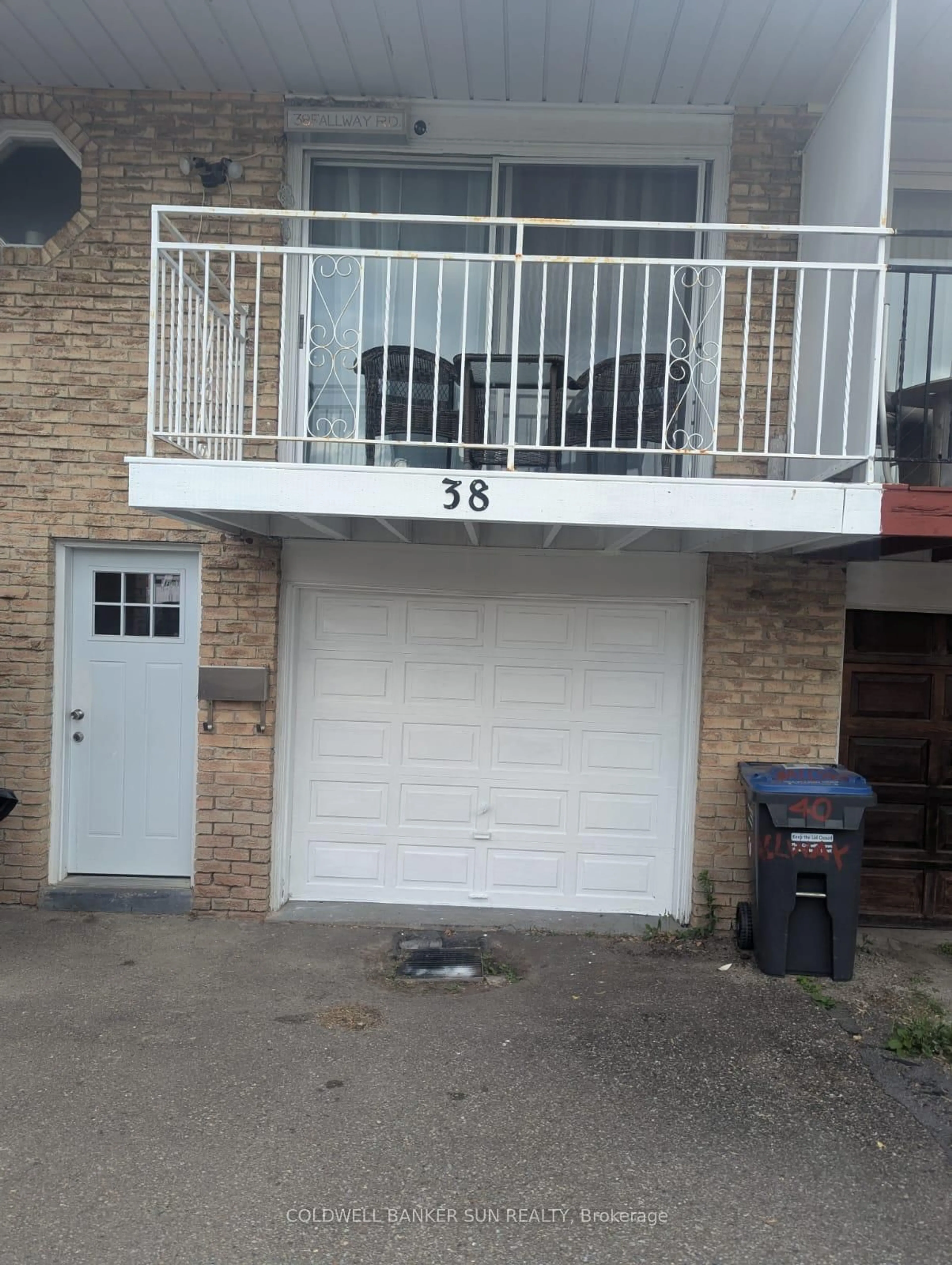 Indoor garage for 38 Fallway Rd, Brampton Ontario L6V 3H2