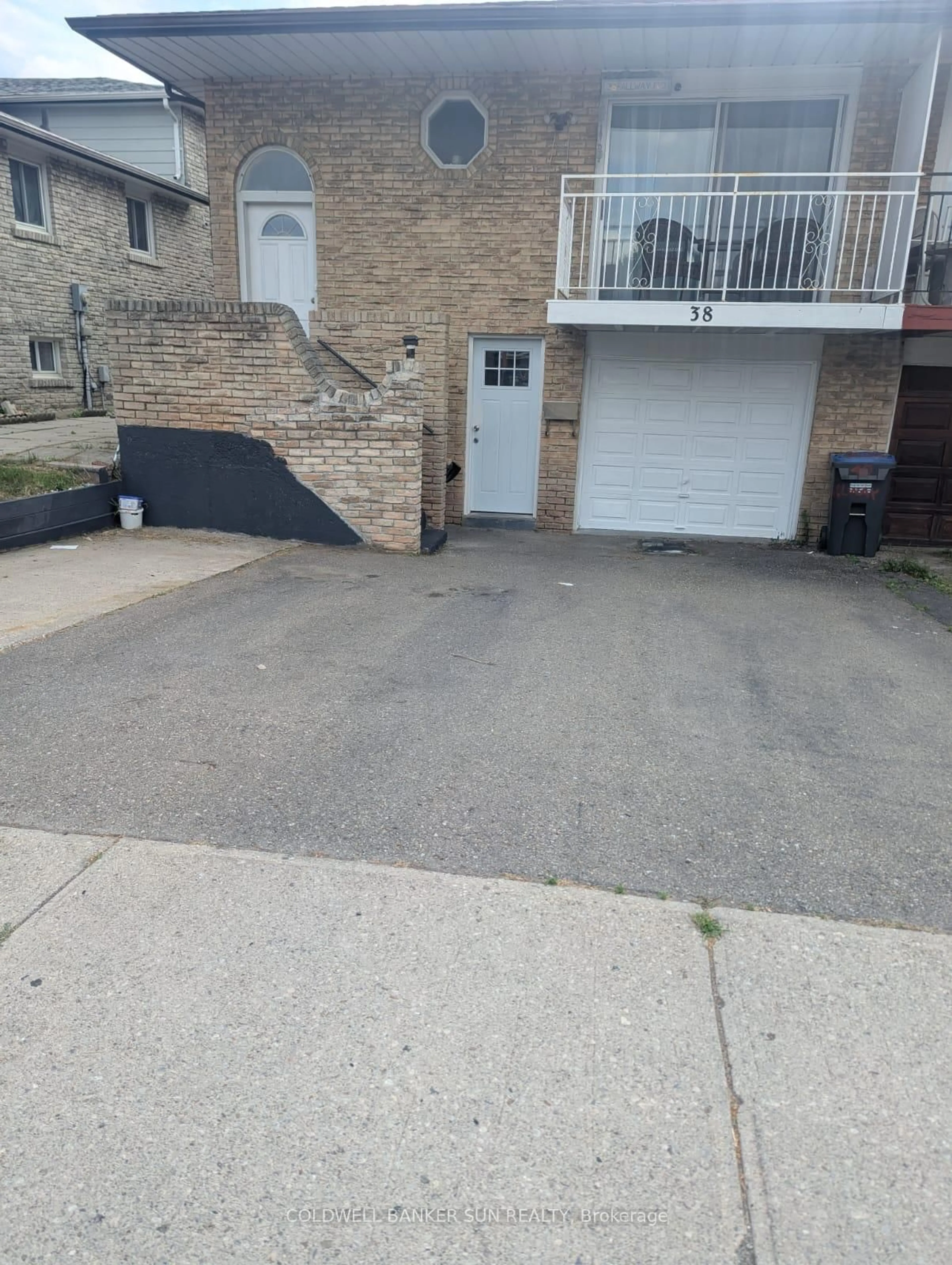 Unknown for 38 Fallway Rd, Brampton Ontario L6V 3H2