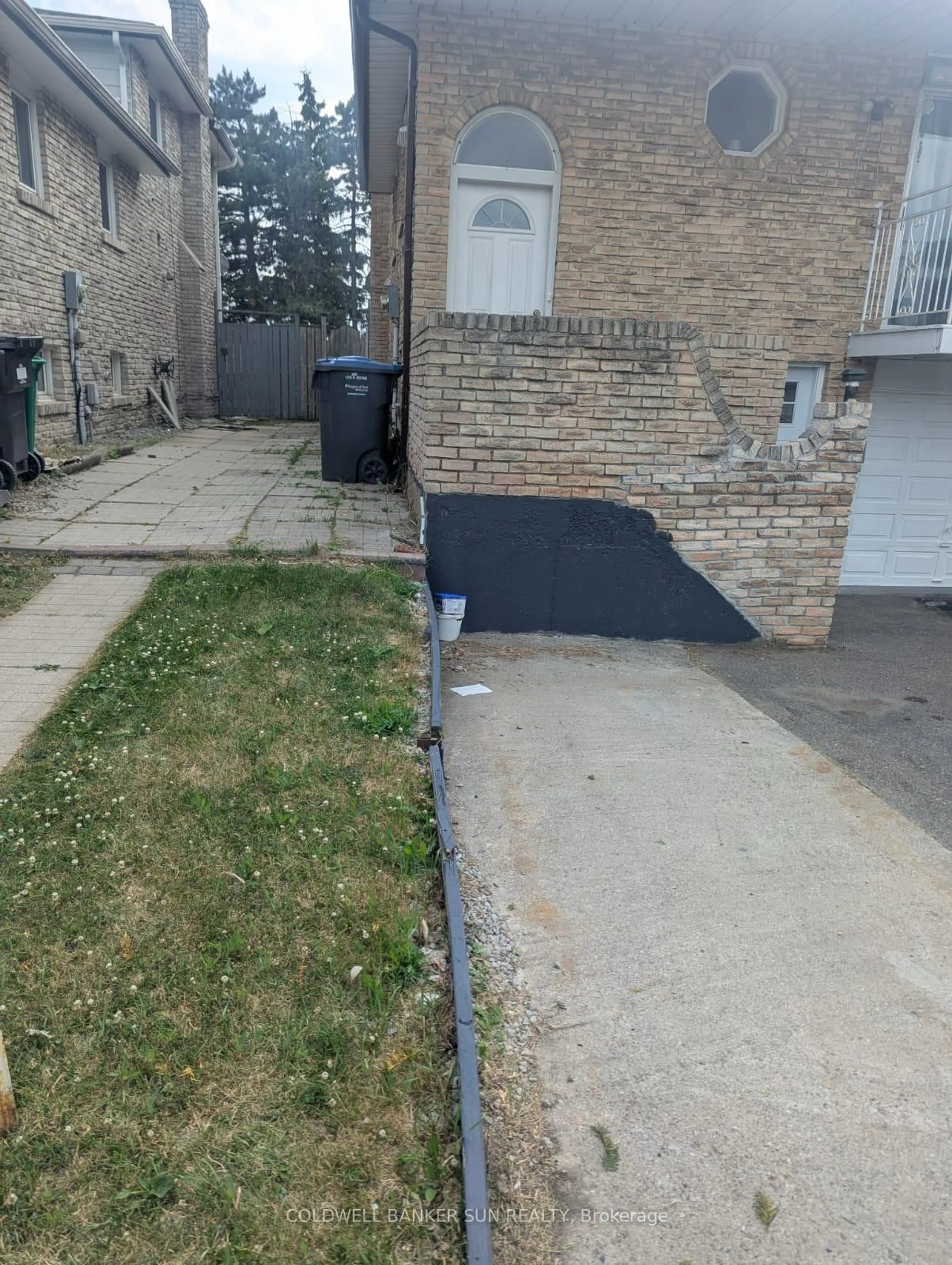Unknown for 38 Fallway Rd, Brampton Ontario L6V 3H2