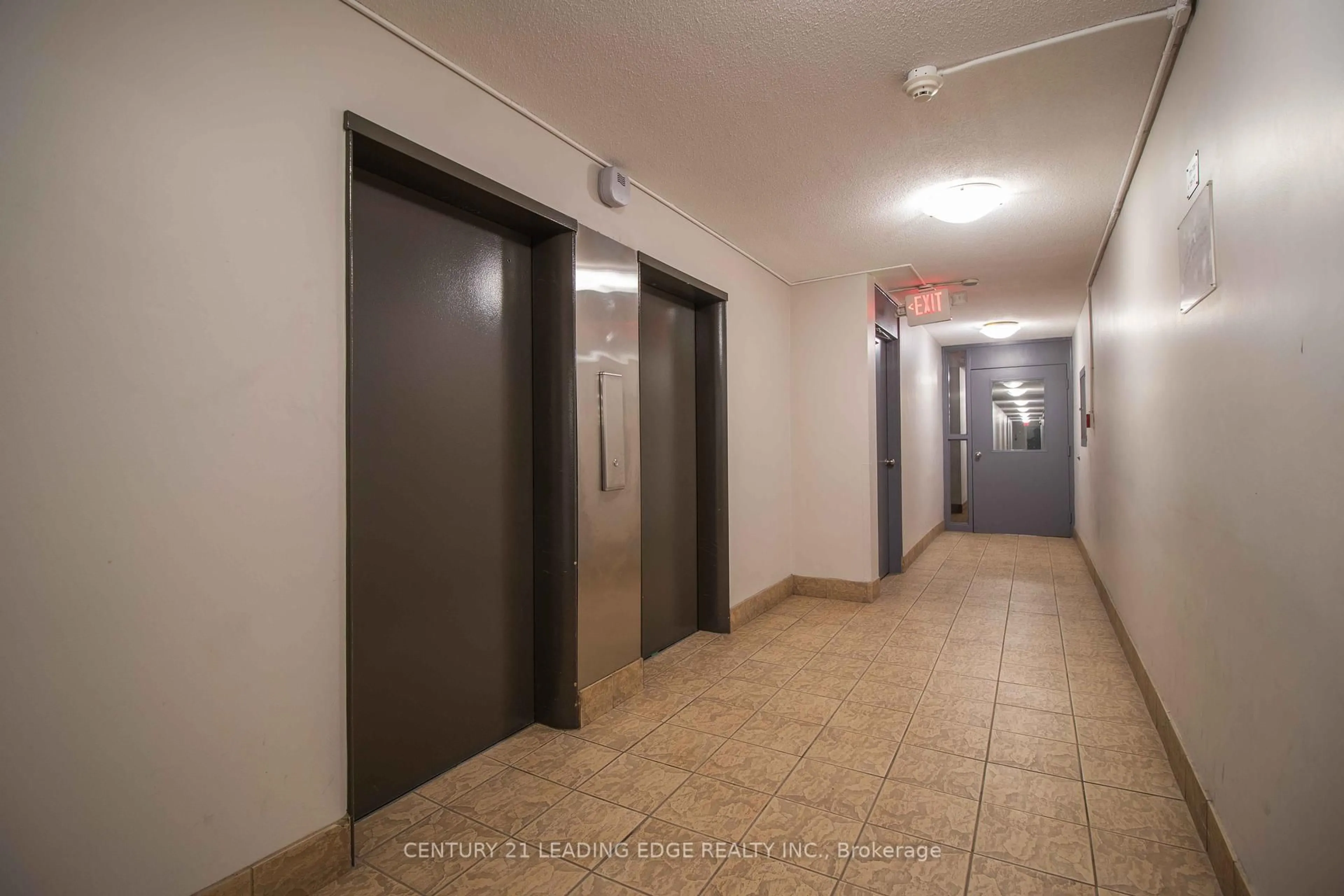 Indoor foyer for 80 Grandravine Dr #703, Toronto Ontario M3J 1B2
