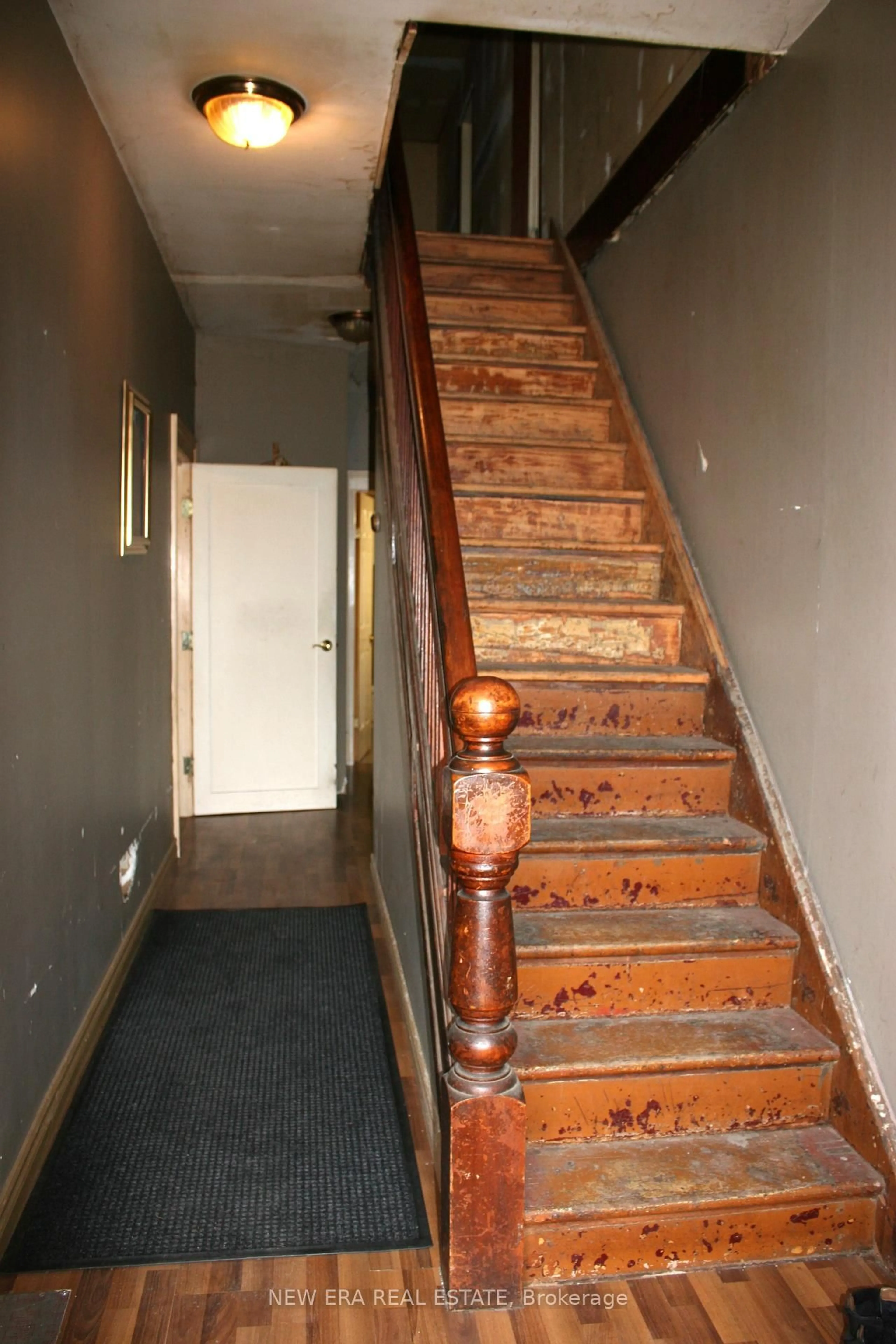 Stairs for 9072 Guelph Junction Rd, Milton Ontario L0P 1B0
