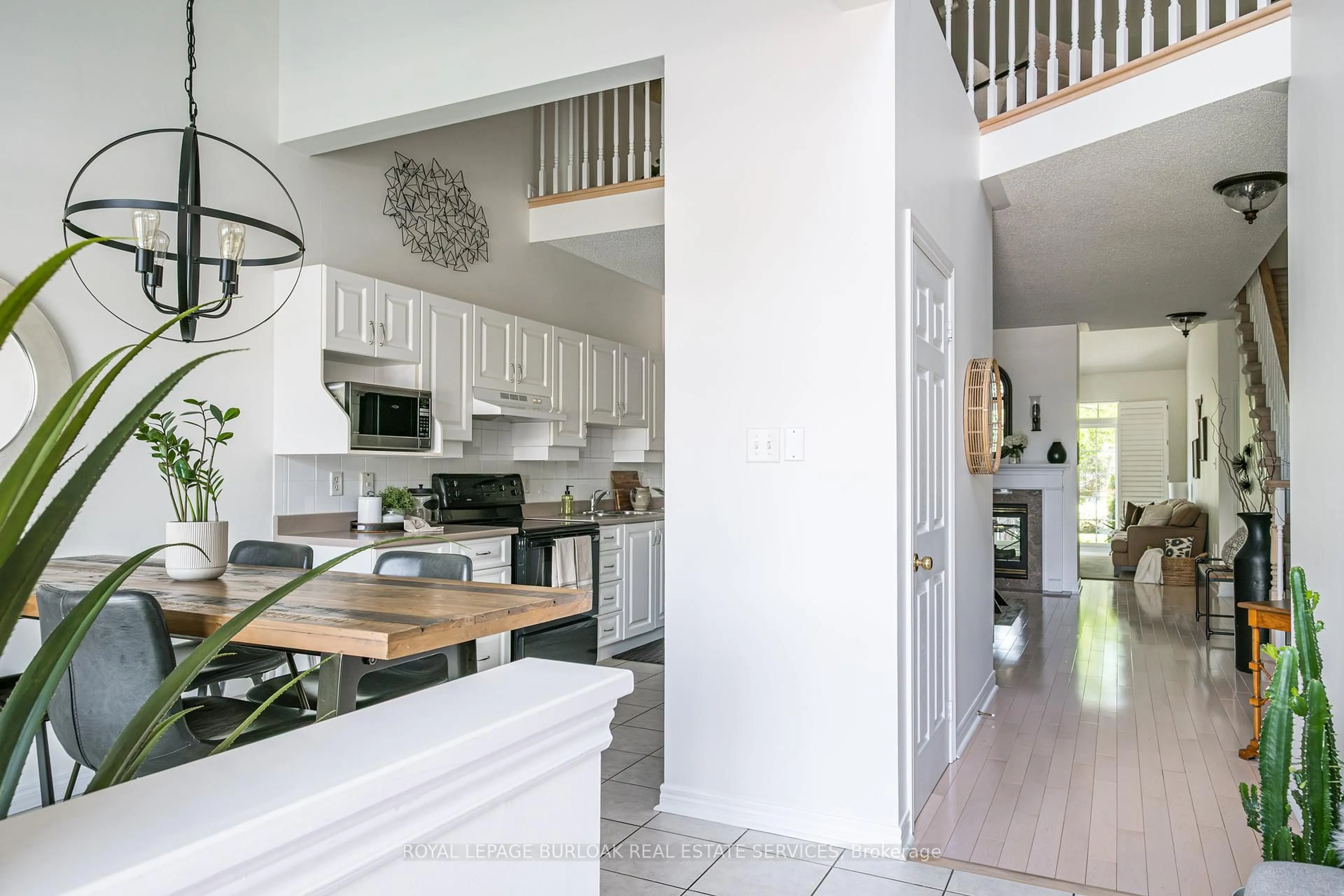 Open concept kitchen, ceramic/tile floor for 4360 Millcroft Park Dr #11, Burlington Ontario L7M 4T7