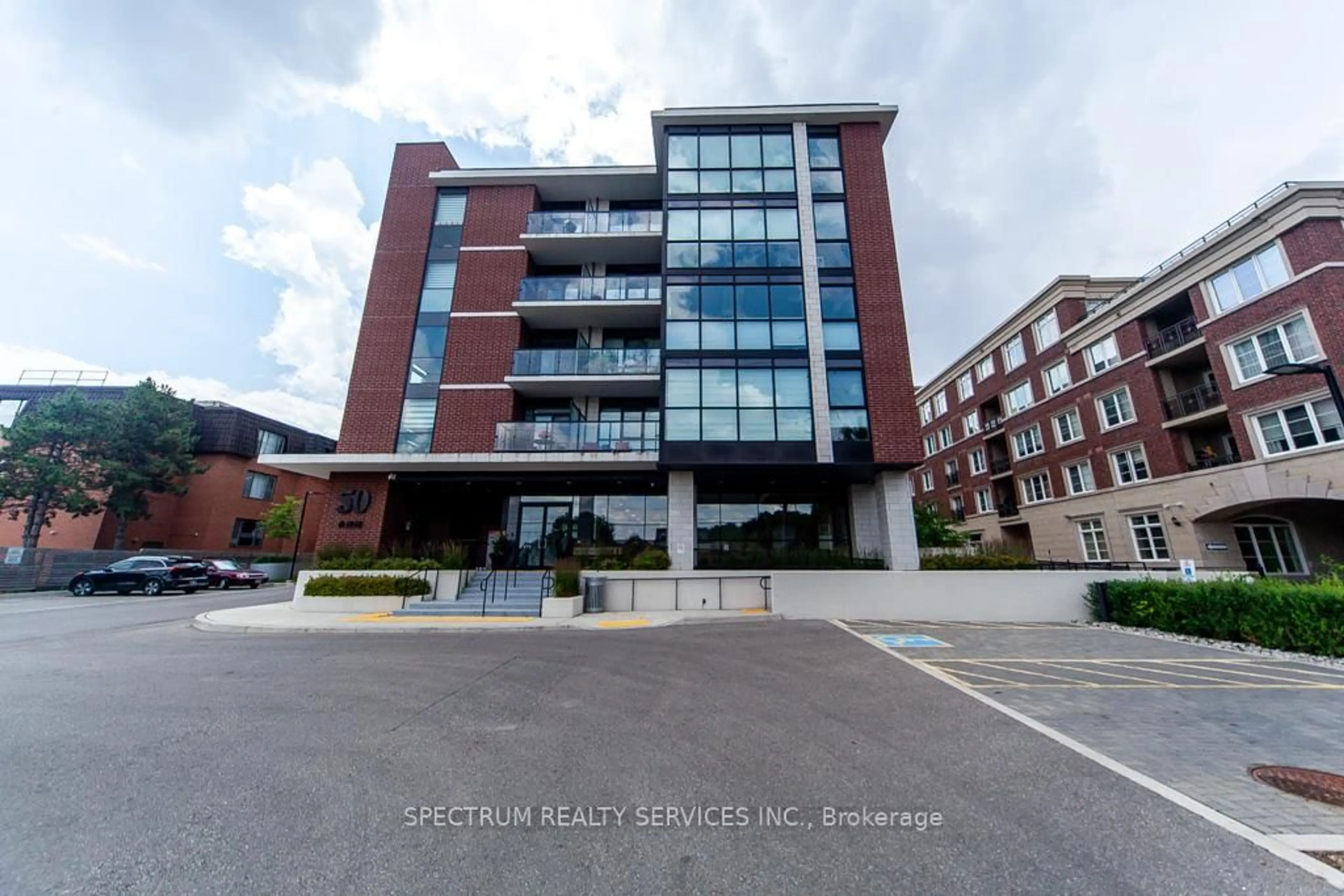 Indoor foyer for 50 Ann St #311, Caledon Ontario L7E 1B9