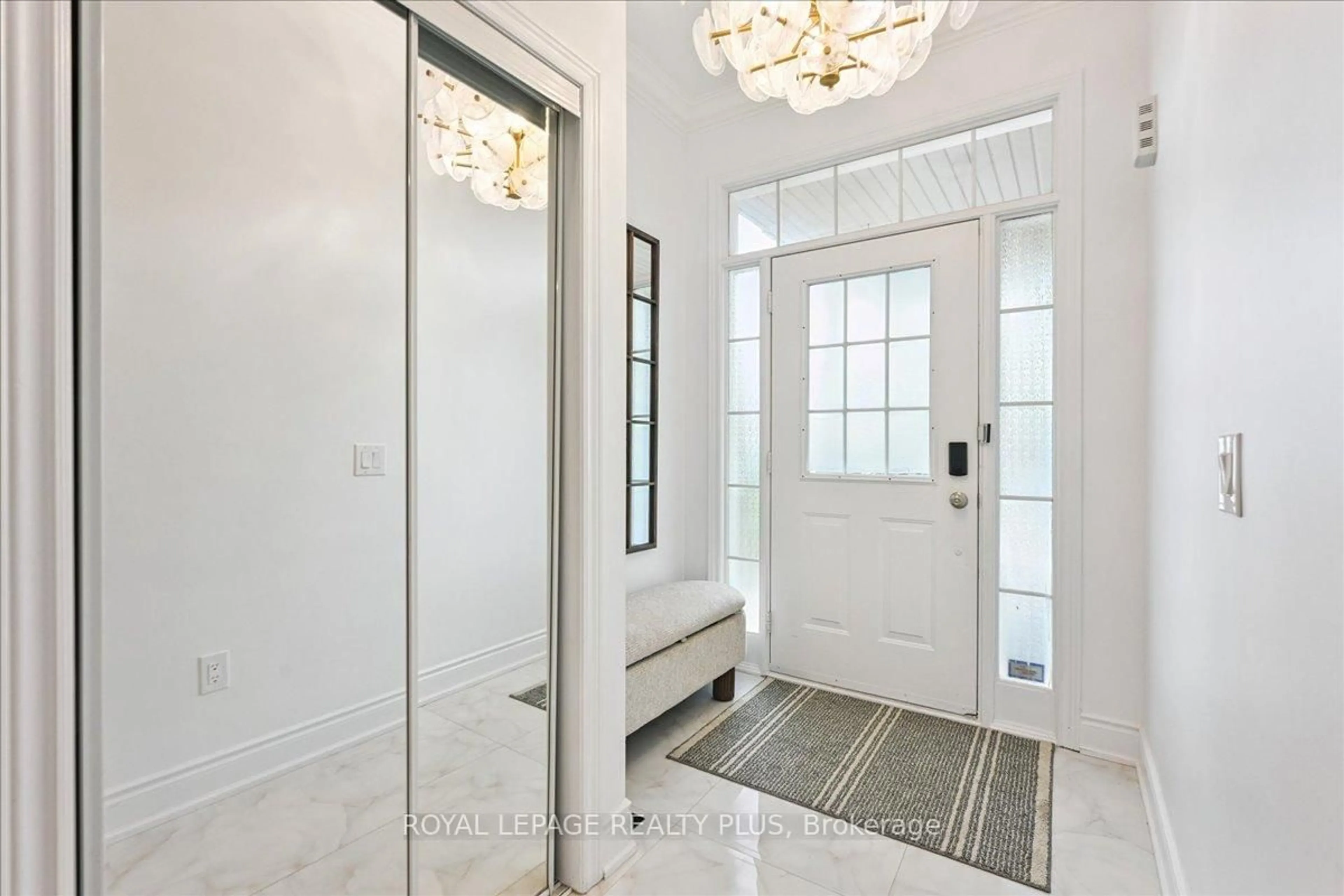 Indoor entryway for 5653 Longboat Ave, Mississauga Ontario L5M 7E5