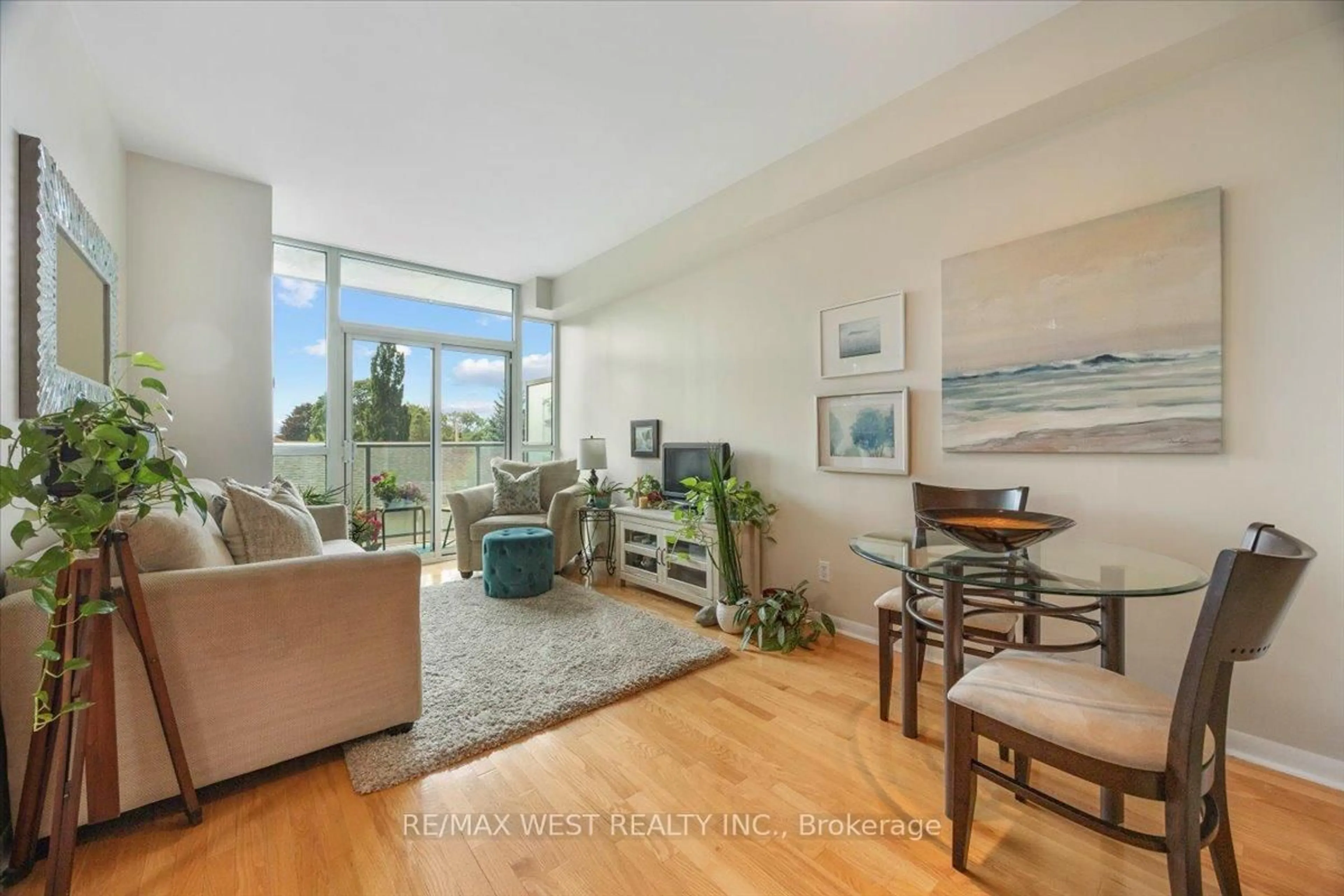 Living room with furniture, unknown for 3391 Bloor St #306, Toronto Ontario M8X 1G3