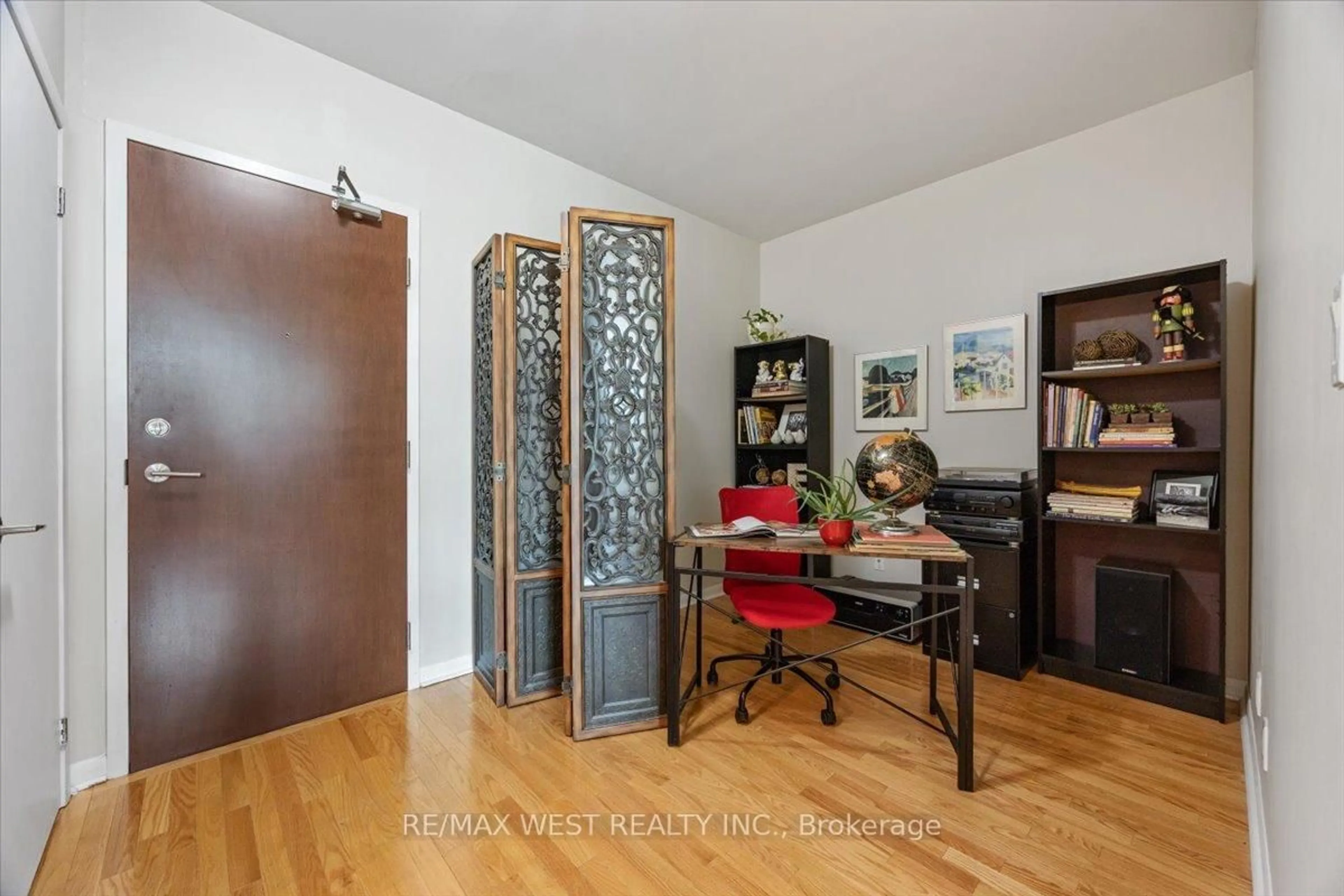 Indoor entryway for 3391 Bloor St #306, Toronto Ontario M8X 1G3