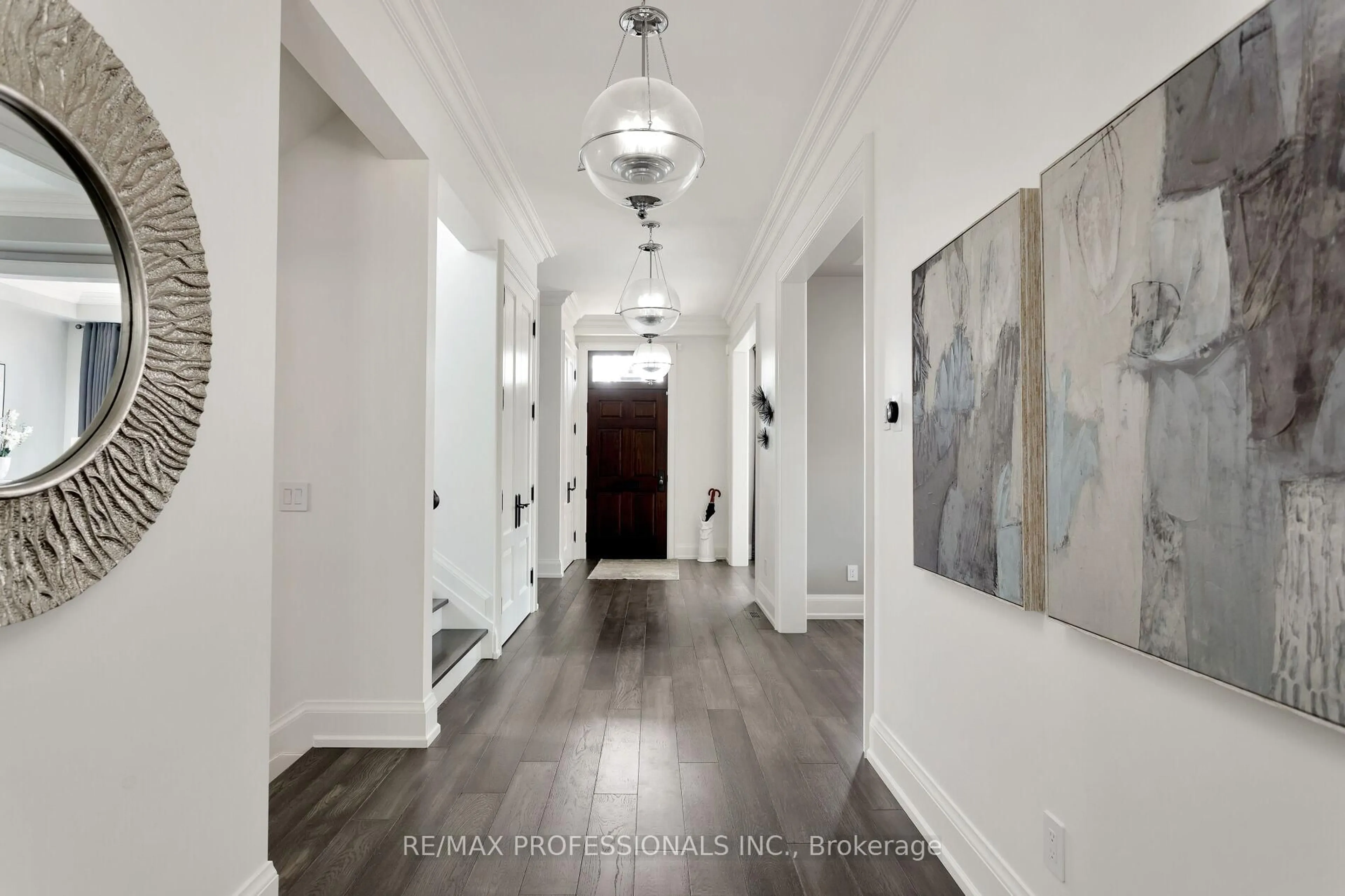 Indoor entryway for 38 Lorene Dr, Toronto Ontario M9B 1X8