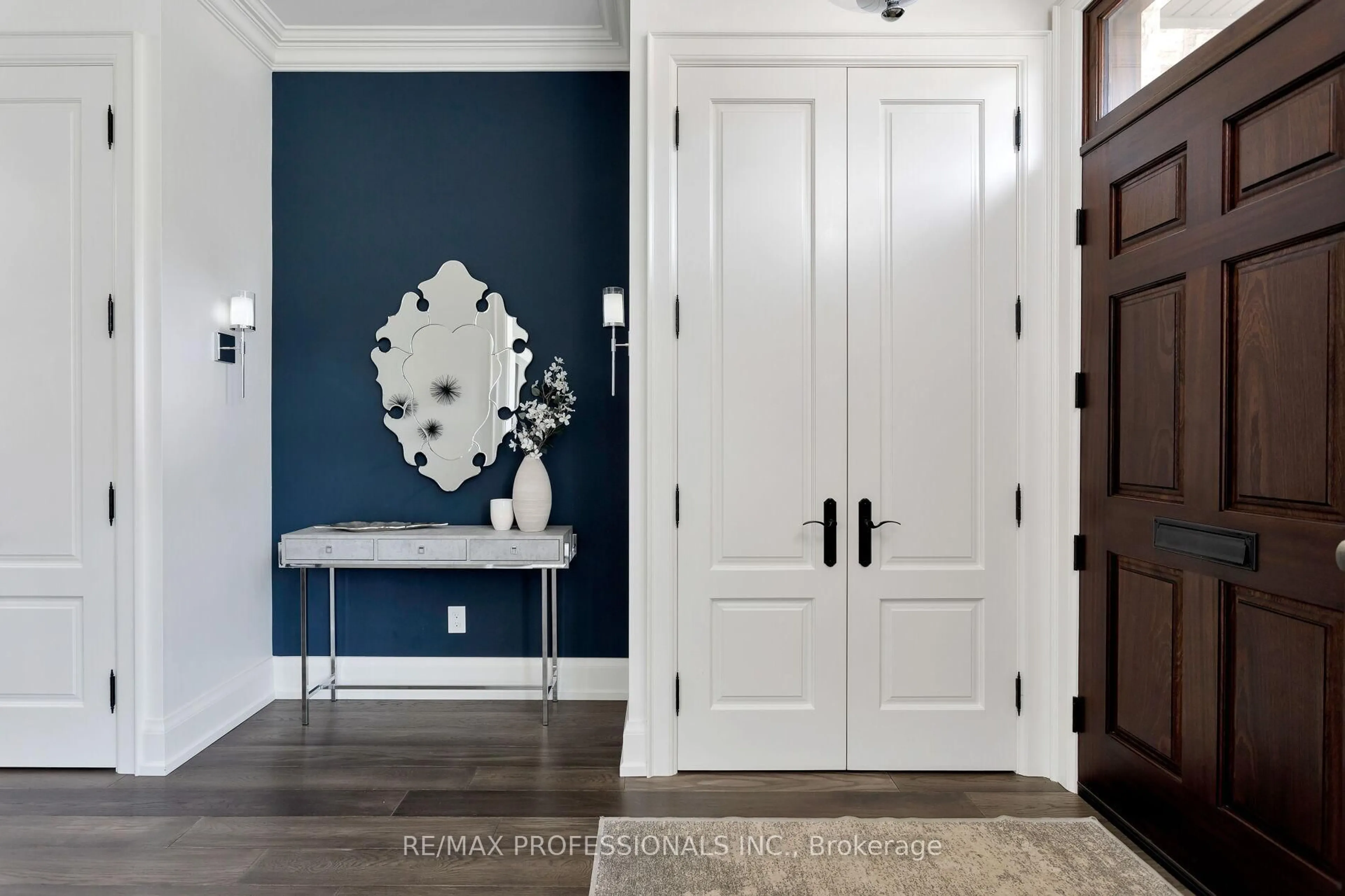 Indoor entryway for 38 Lorene Dr, Toronto Ontario M9B 1X8