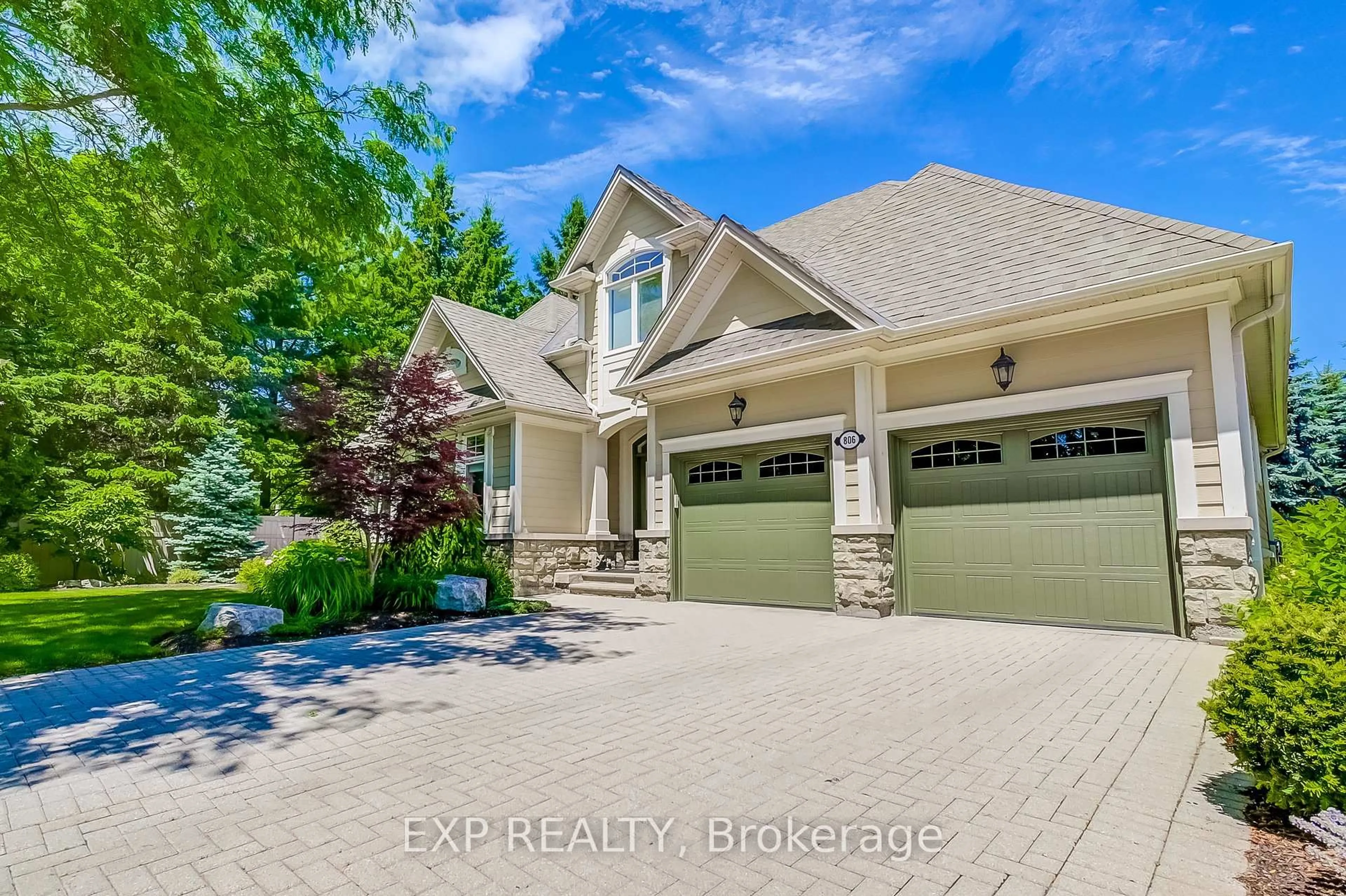 Home with brick exterior material, street for 806 Hidden Grove Lane, Mississauga Ontario L5H 4L3