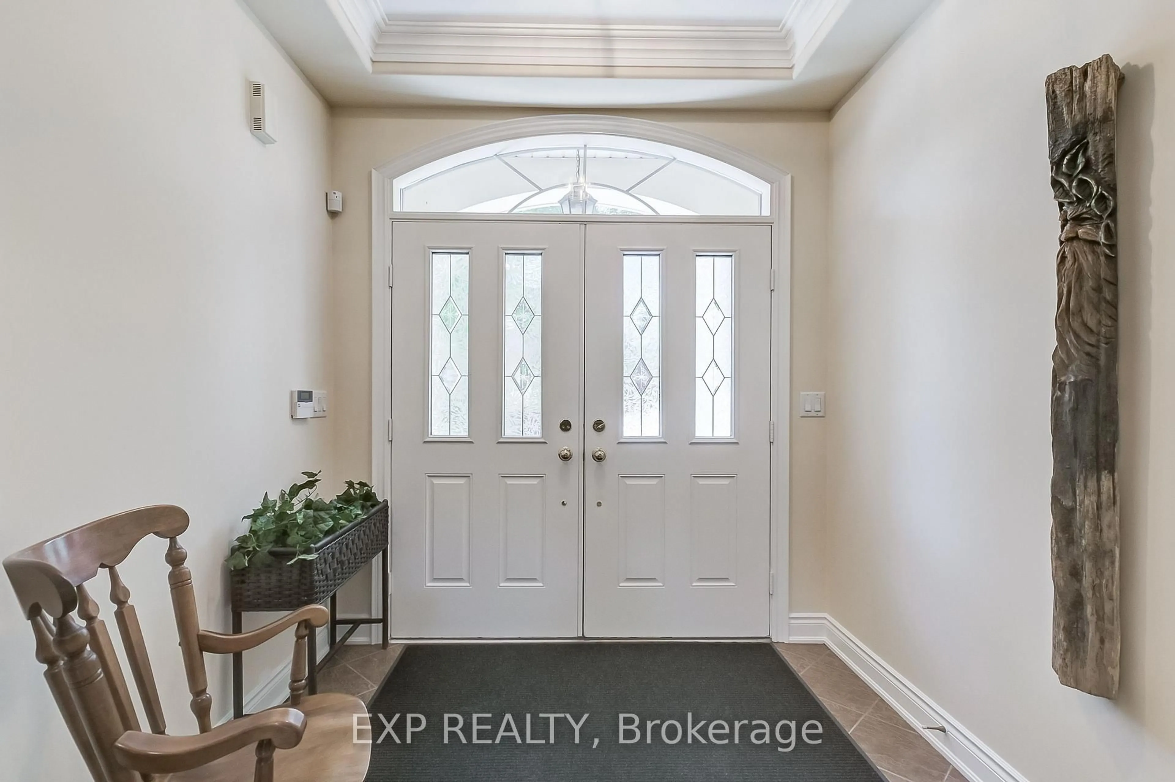 Indoor entryway for 806 Hidden Grove Lane, Mississauga Ontario L5H 4L3