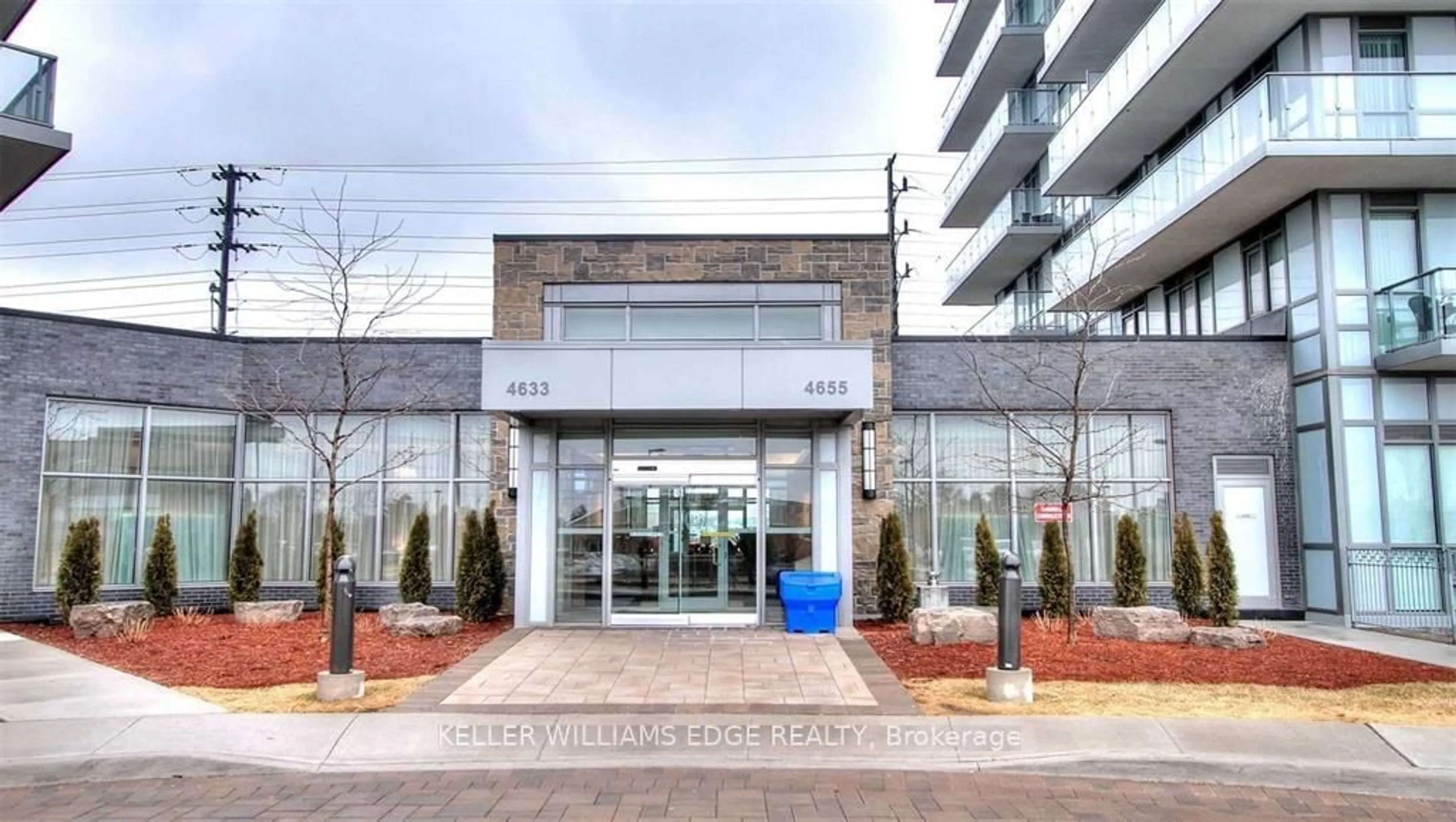Indoor foyer for 4633 Glen Erin Dr #901, Mississauga Ontario L5M 0Y6