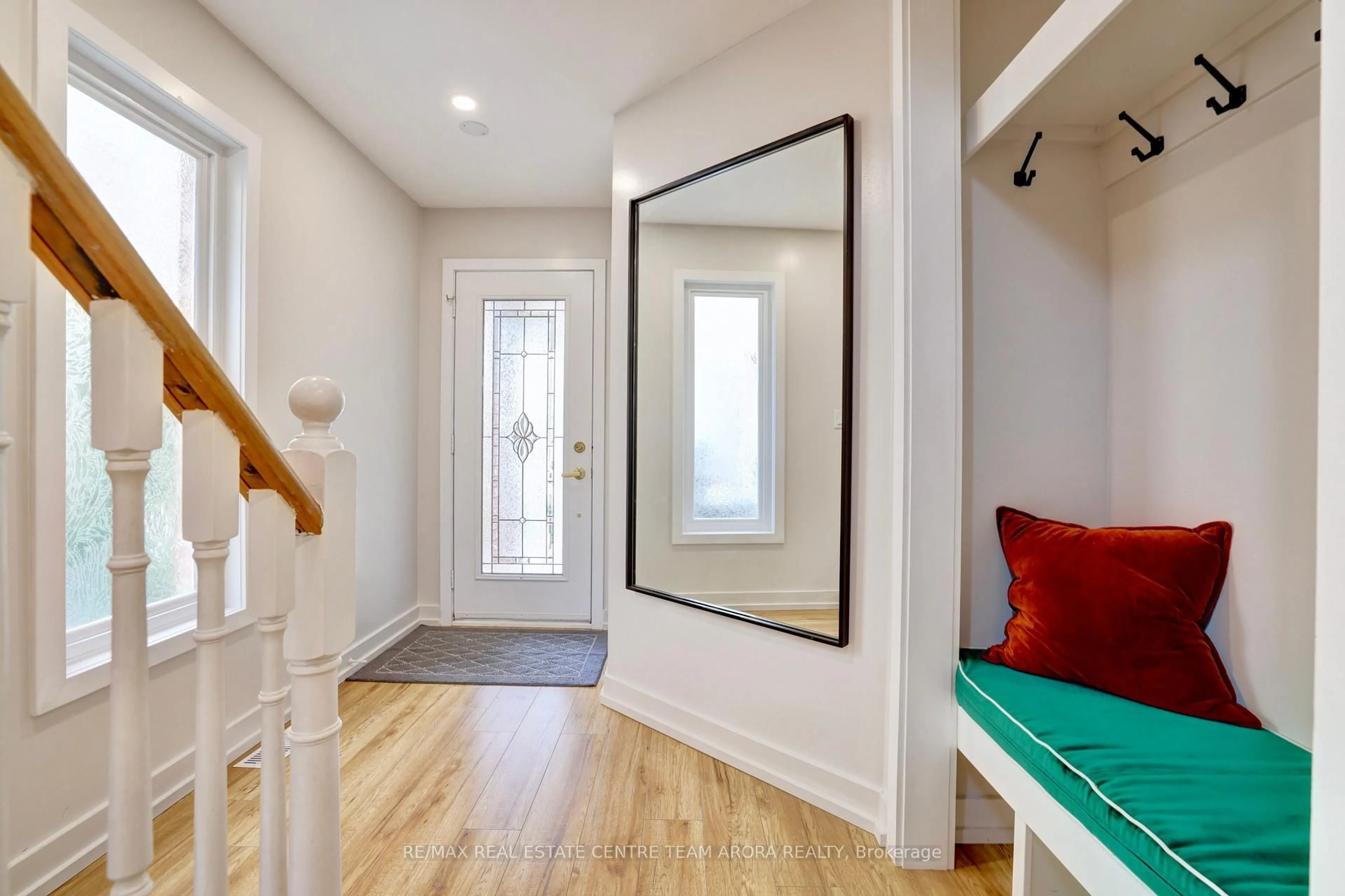 Indoor entryway for 1085 Foxglove Pl, Mississauga Ontario L5V 2N5