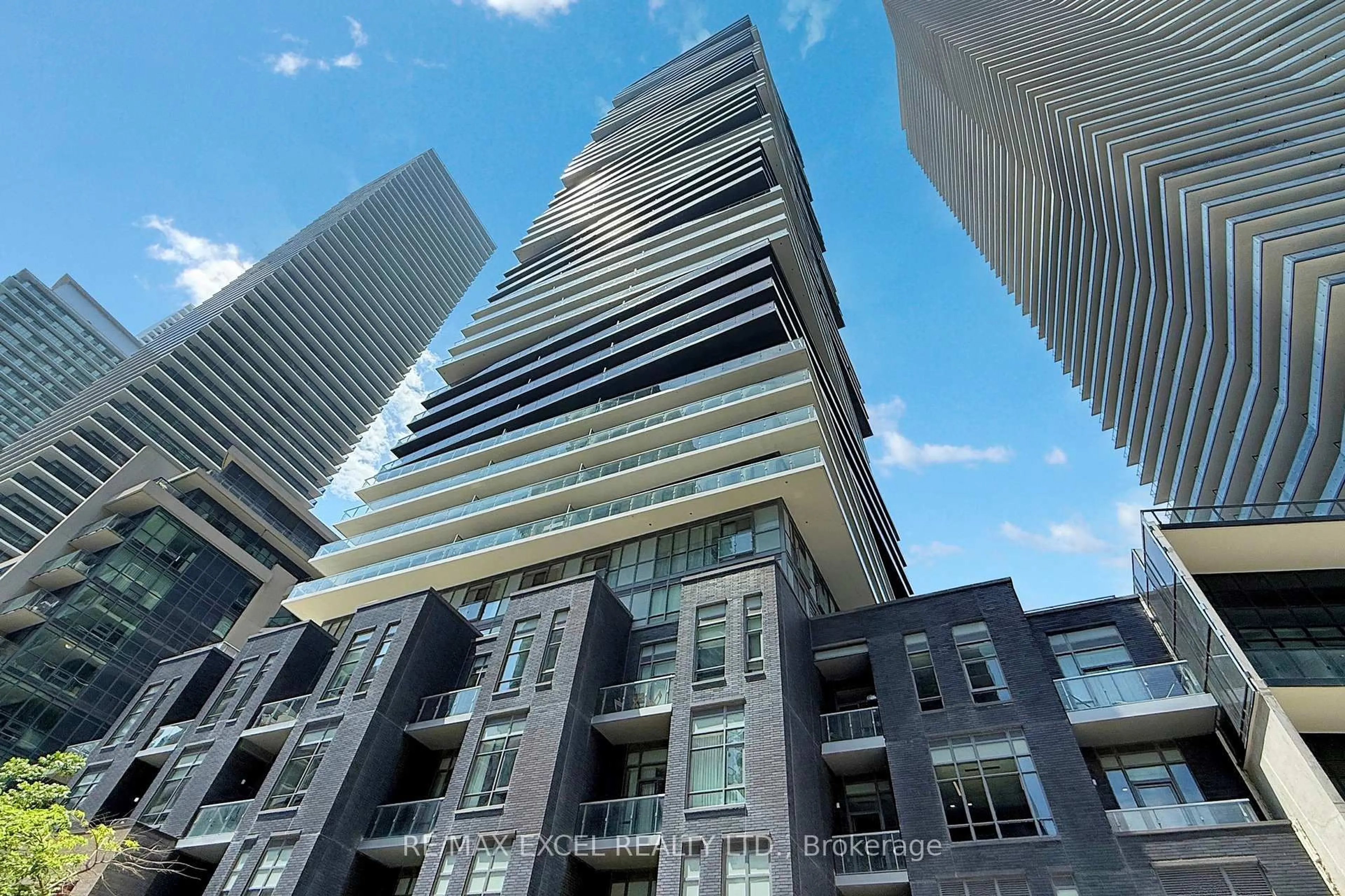Indoor foyer for 56 Annie Craig Dr #312, Toronto Ontario M8V 0C4