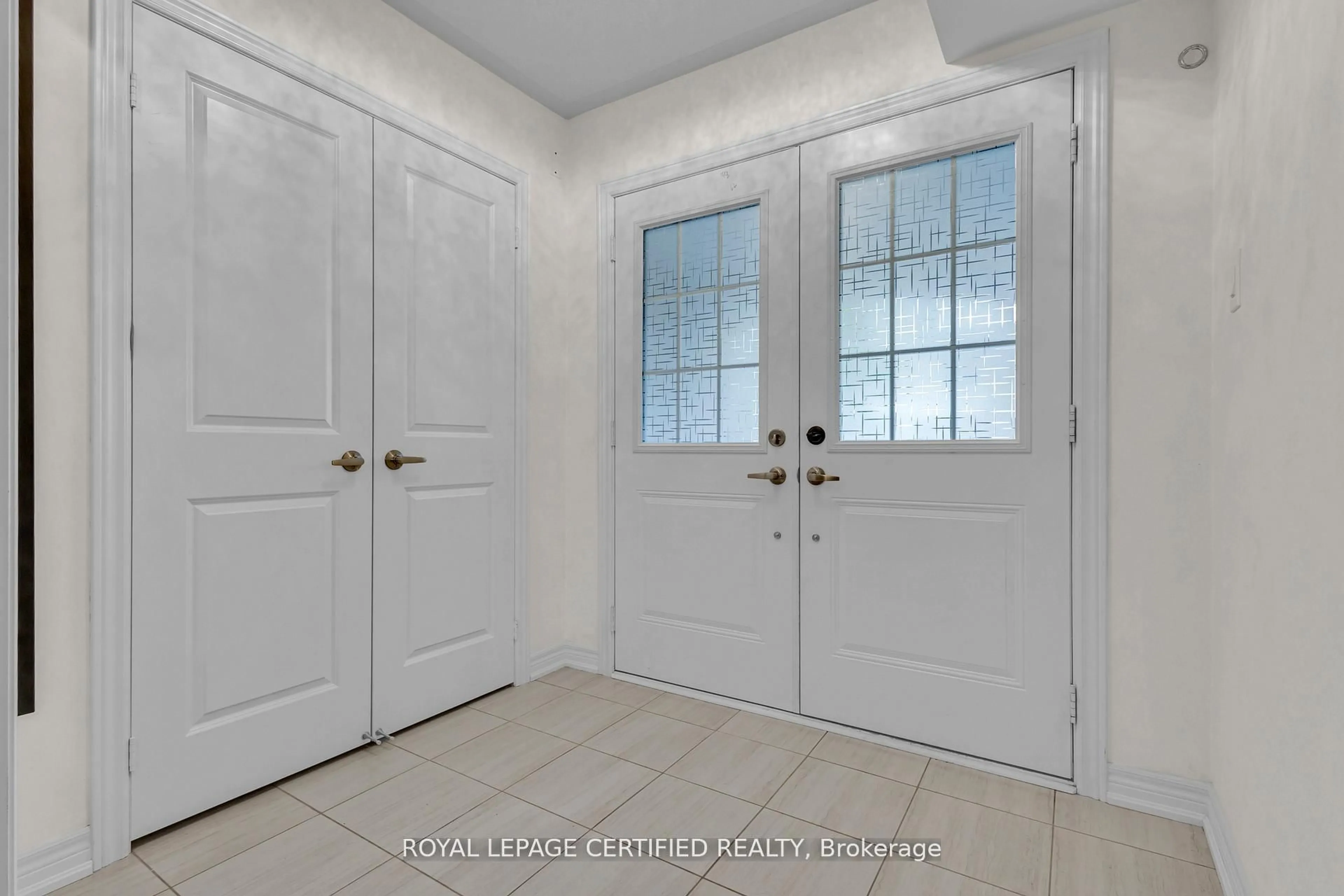 Indoor entryway for 61 Fruitvale Circ, Brampton Ontario L7A 5B9