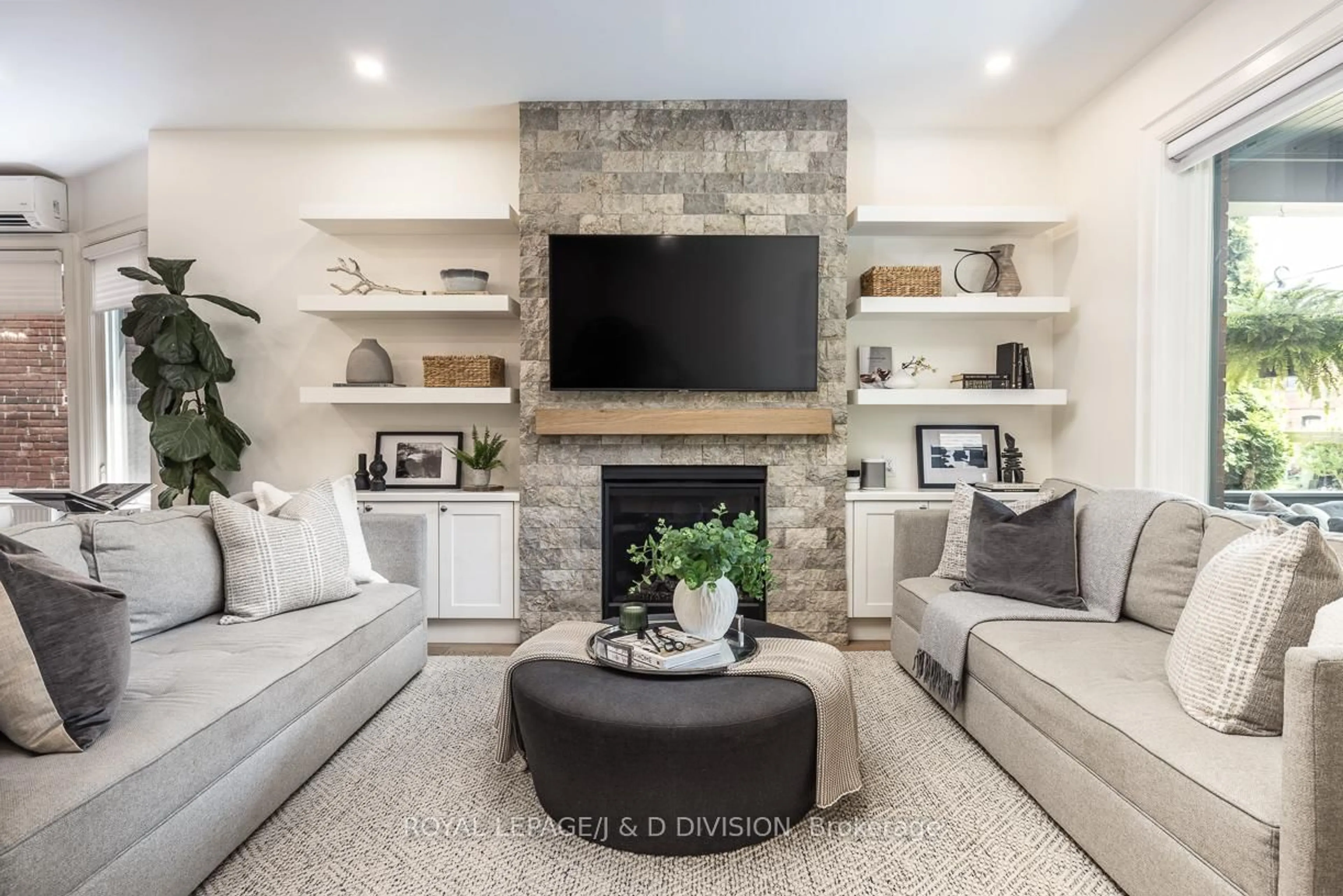 Living room with furniture, unknown for 8 Geoffrey St, Toronto Ontario M6R 1P3