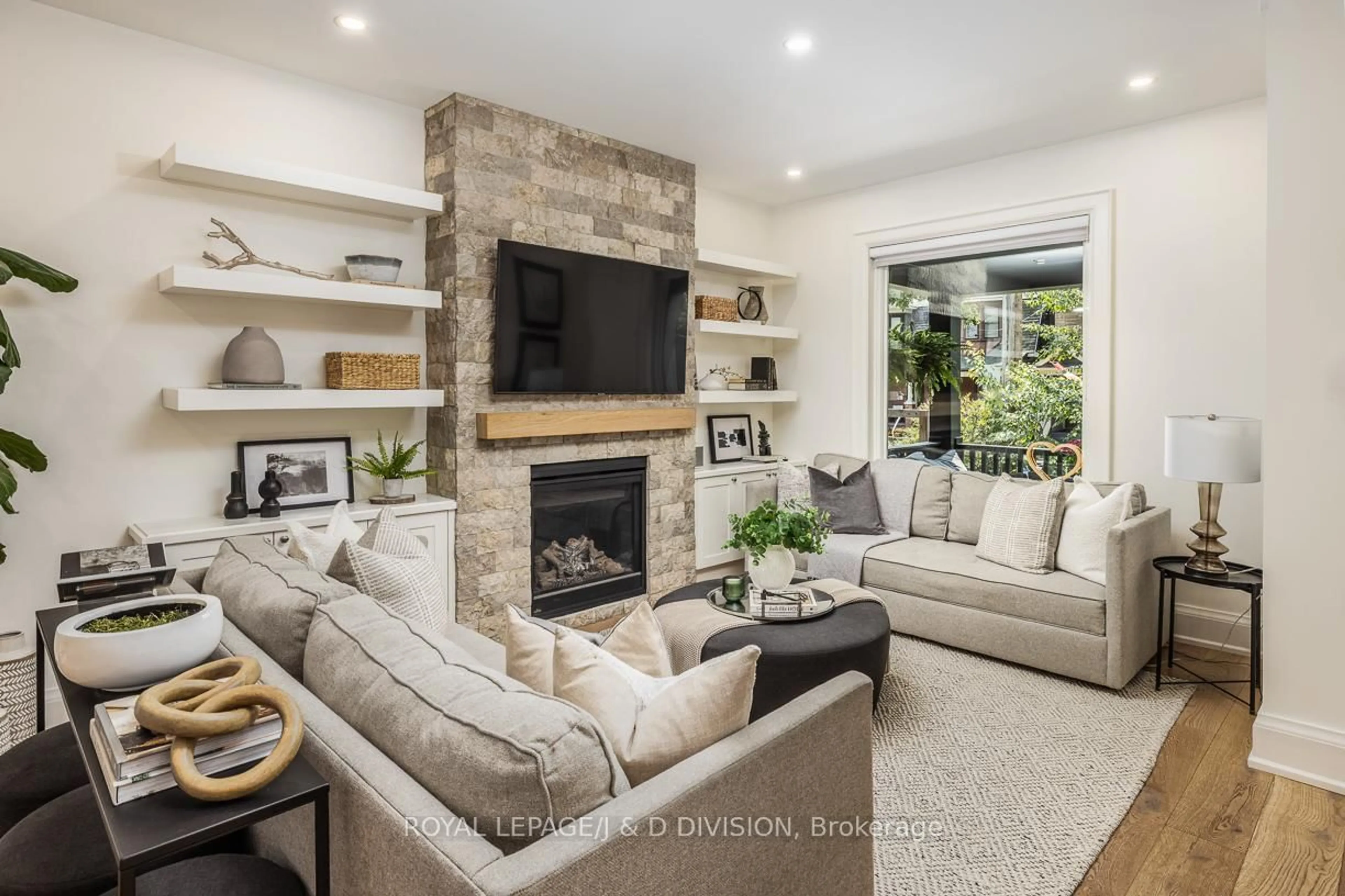 Living room with furniture, unknown for 8 Geoffrey St, Toronto Ontario M6R 1P3