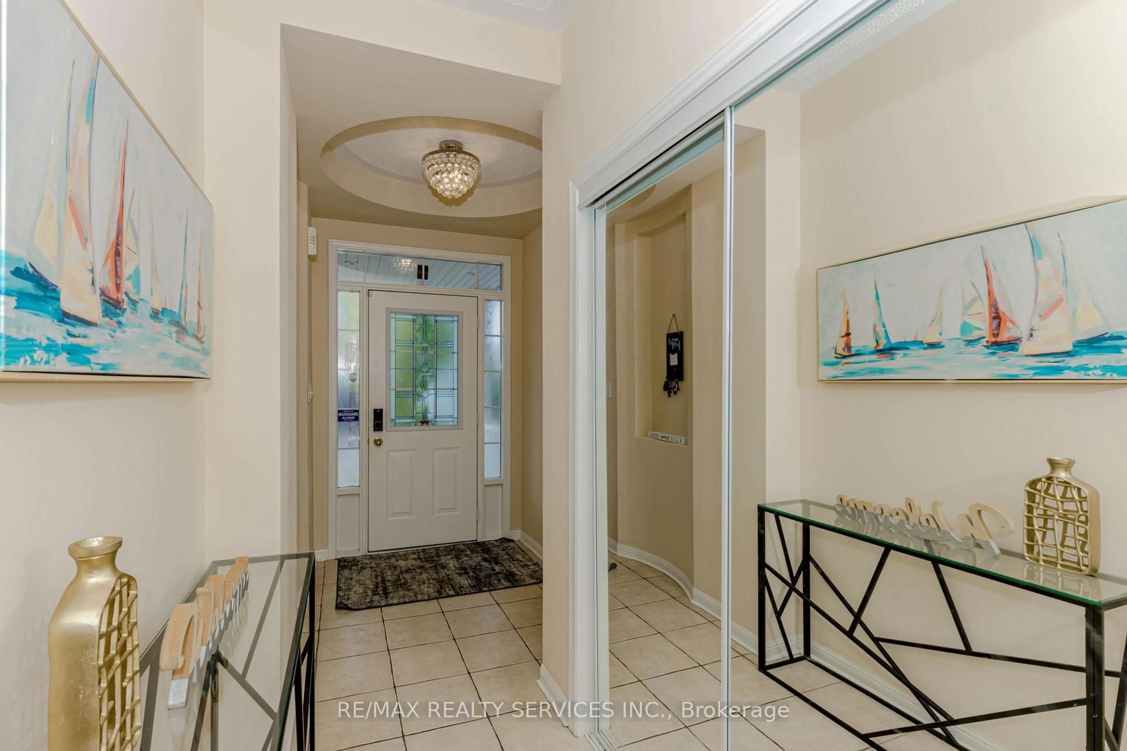 Indoor entryway for 3906 Rosanna Dr, Mississauga Ontario L5M 7Y2