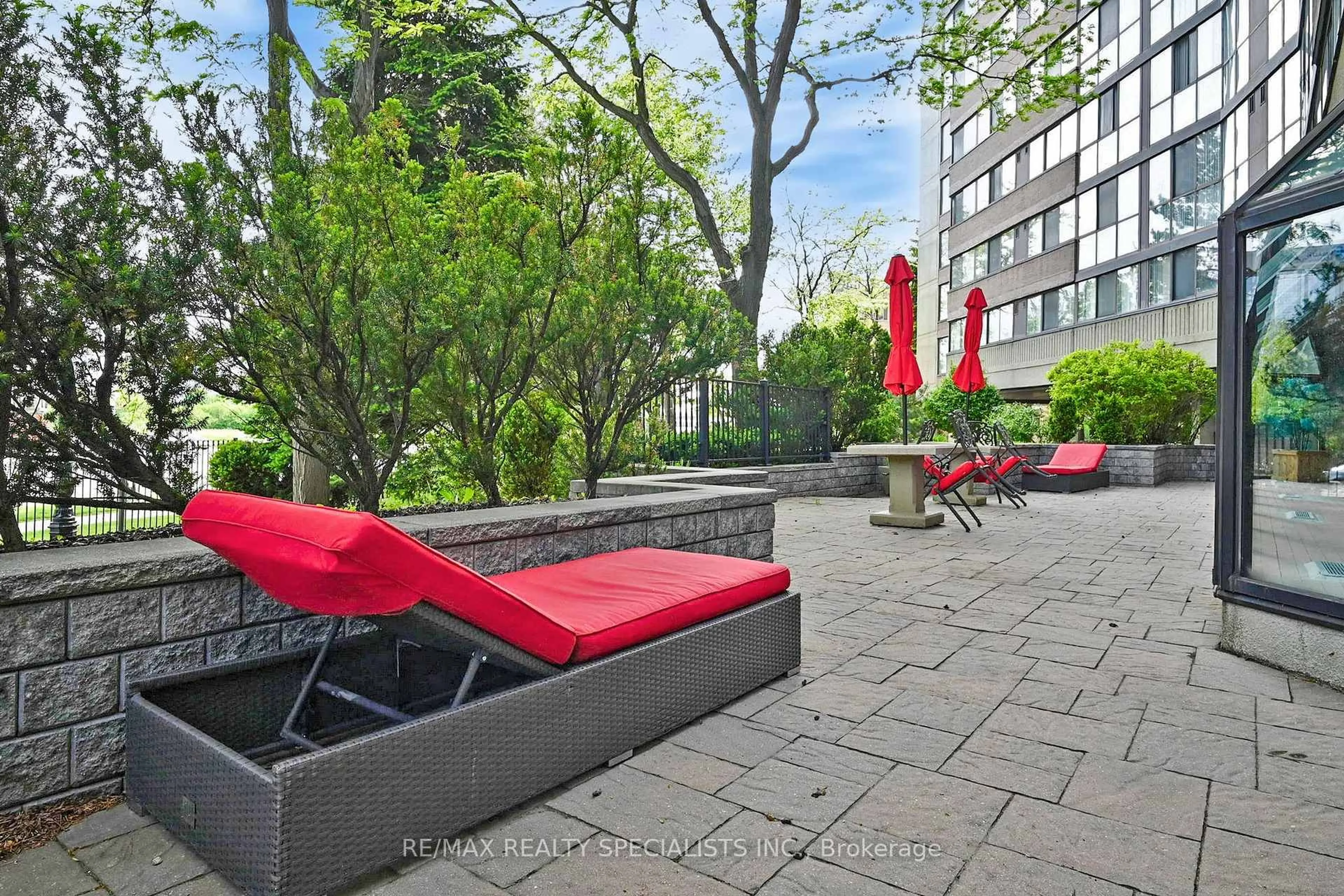 Patio, street for 4235 Sherwoodtowne Blvd #802, Mississauga Ontario L4Z 1W3