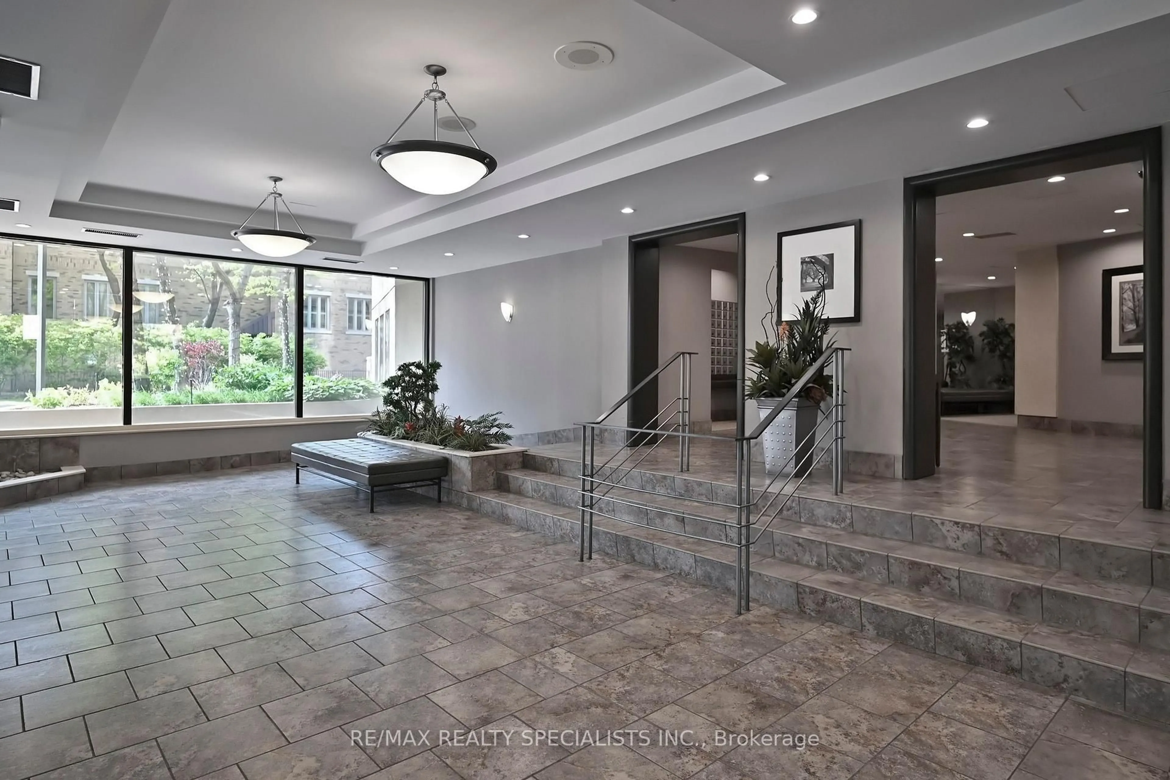 Indoor foyer for 4235 Sherwoodtowne Blvd #802, Mississauga Ontario L4Z 1W3