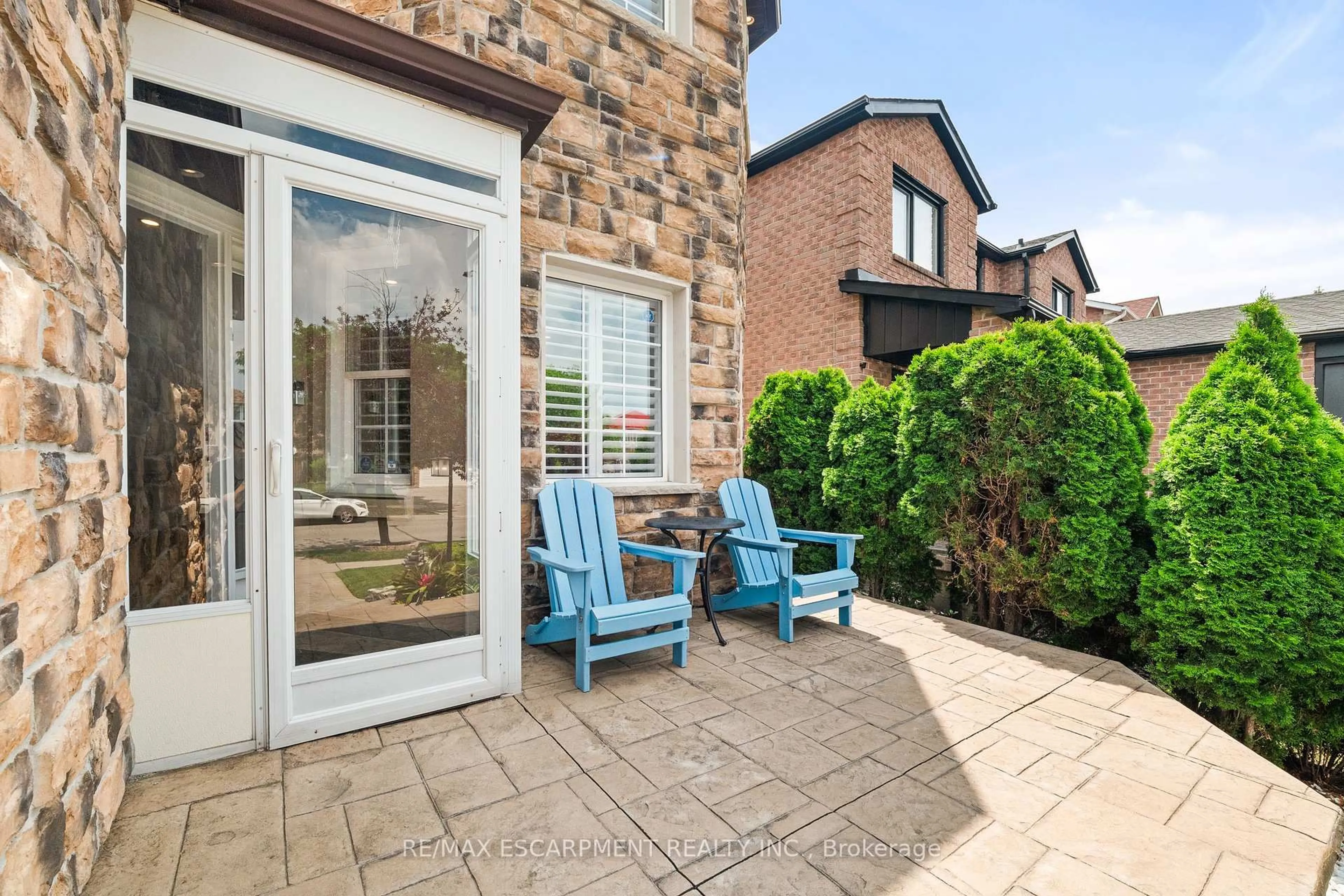 Patio, street for 286 Winfield Terr, Mississauga Ontario L5R 1N3