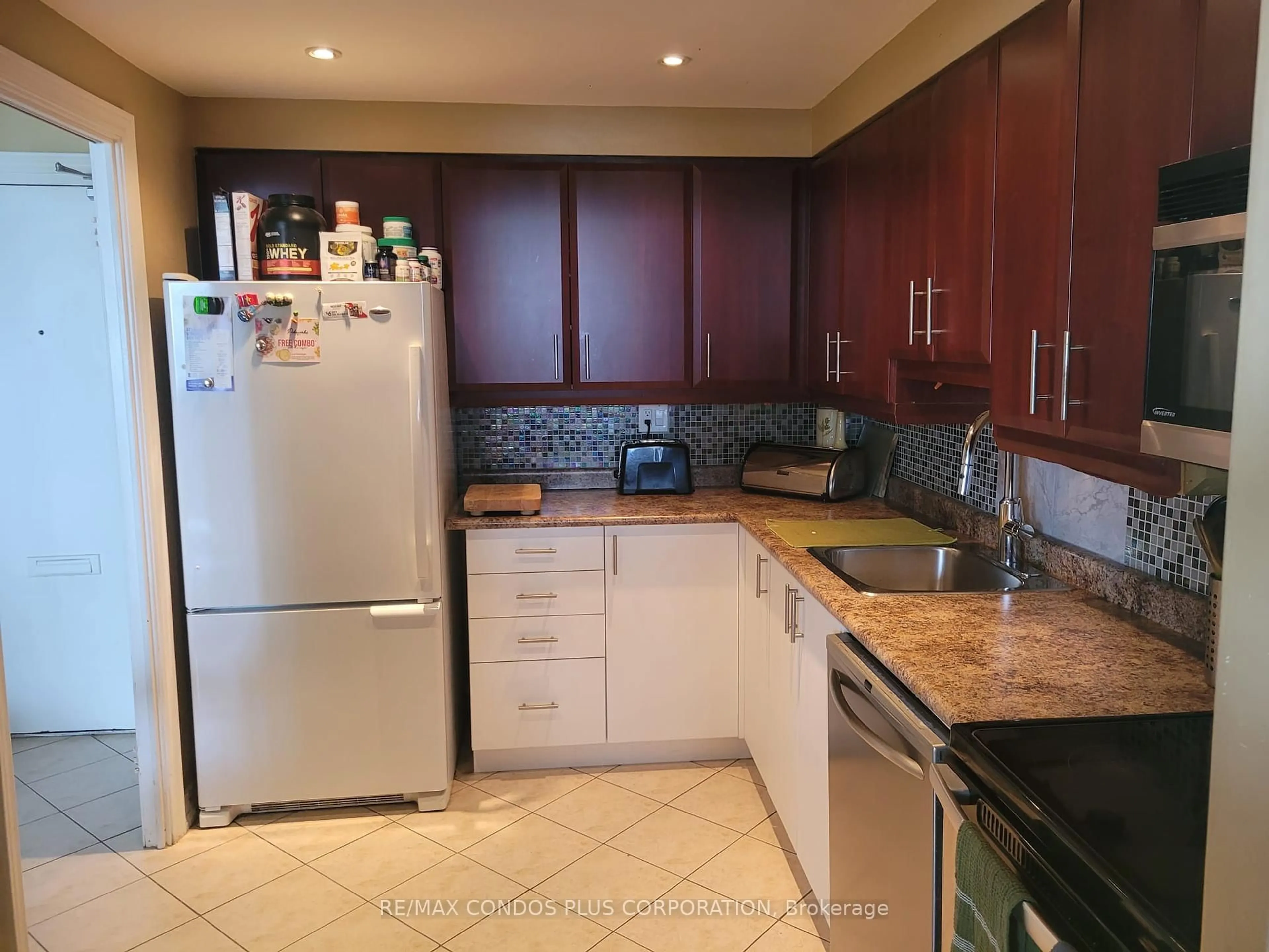 Standard kitchen, ceramic/tile floor for 551 The West Mall Rd #802, Toronto Ontario M9C 1G7