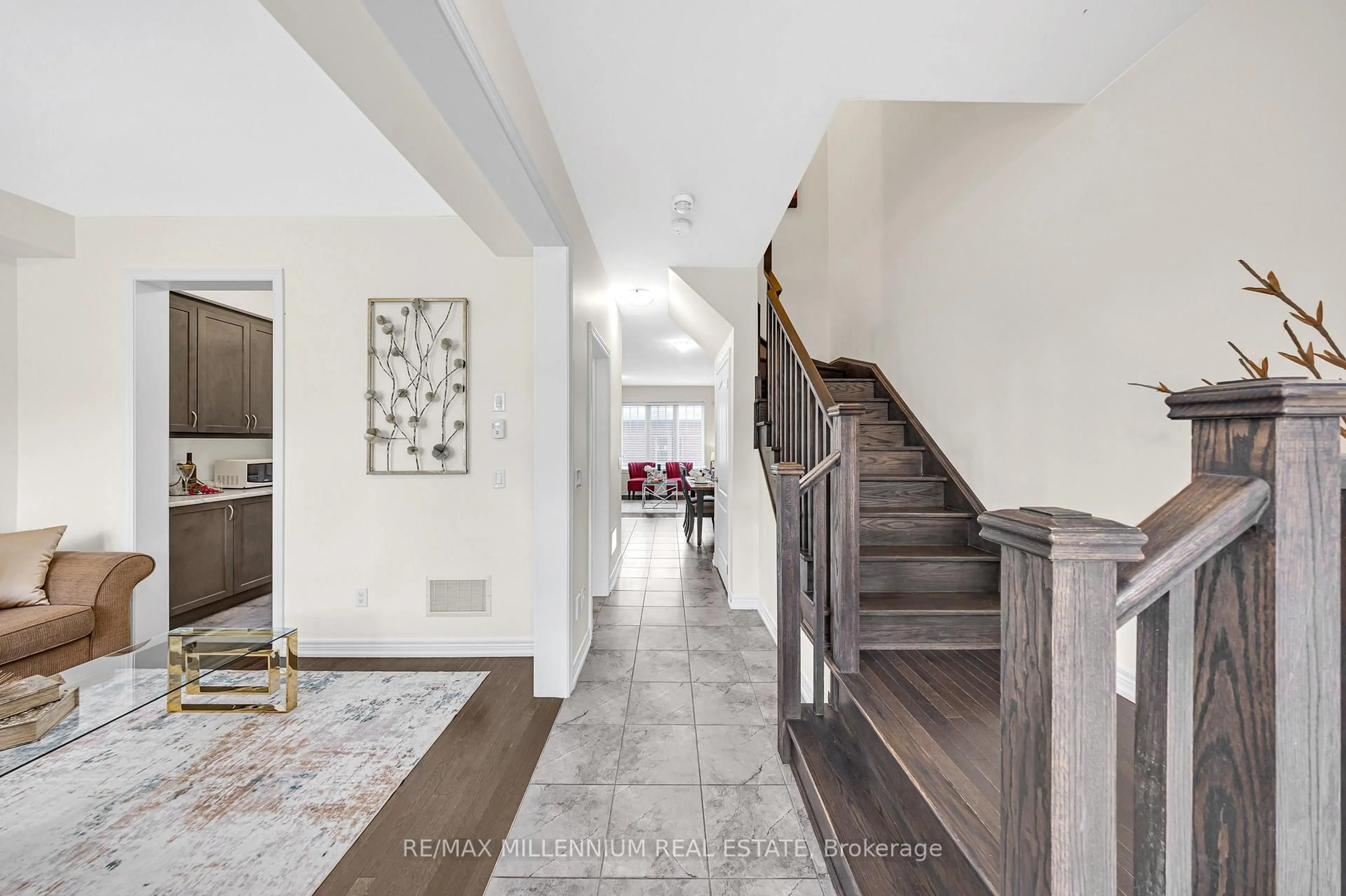 Indoor foyer for 86 Saint Dennis Rd, Brampton Ontario L6R 0B6