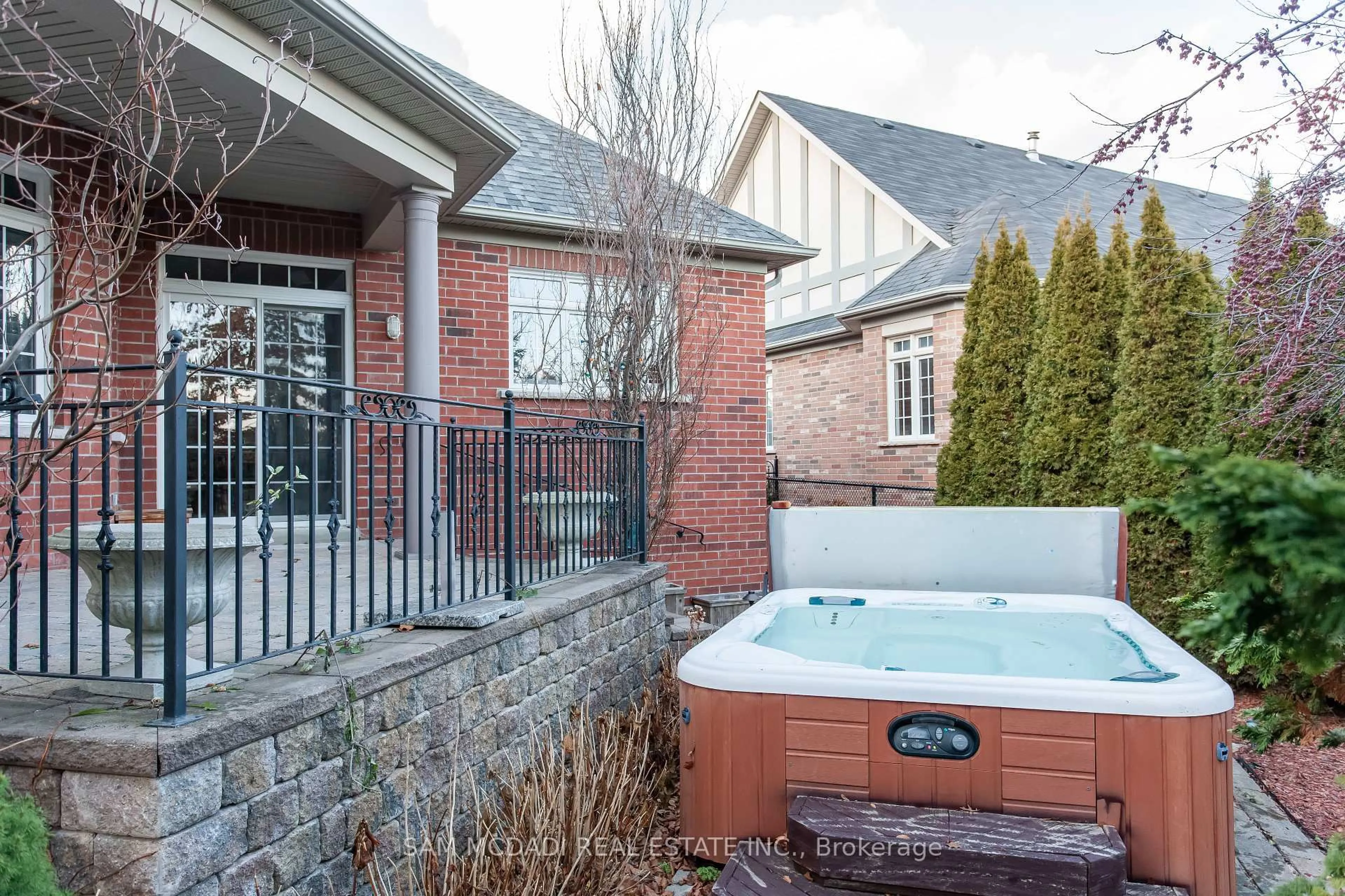 Patio, unknown for 50 Links Lane, Brampton Ontario L6Y 5H1