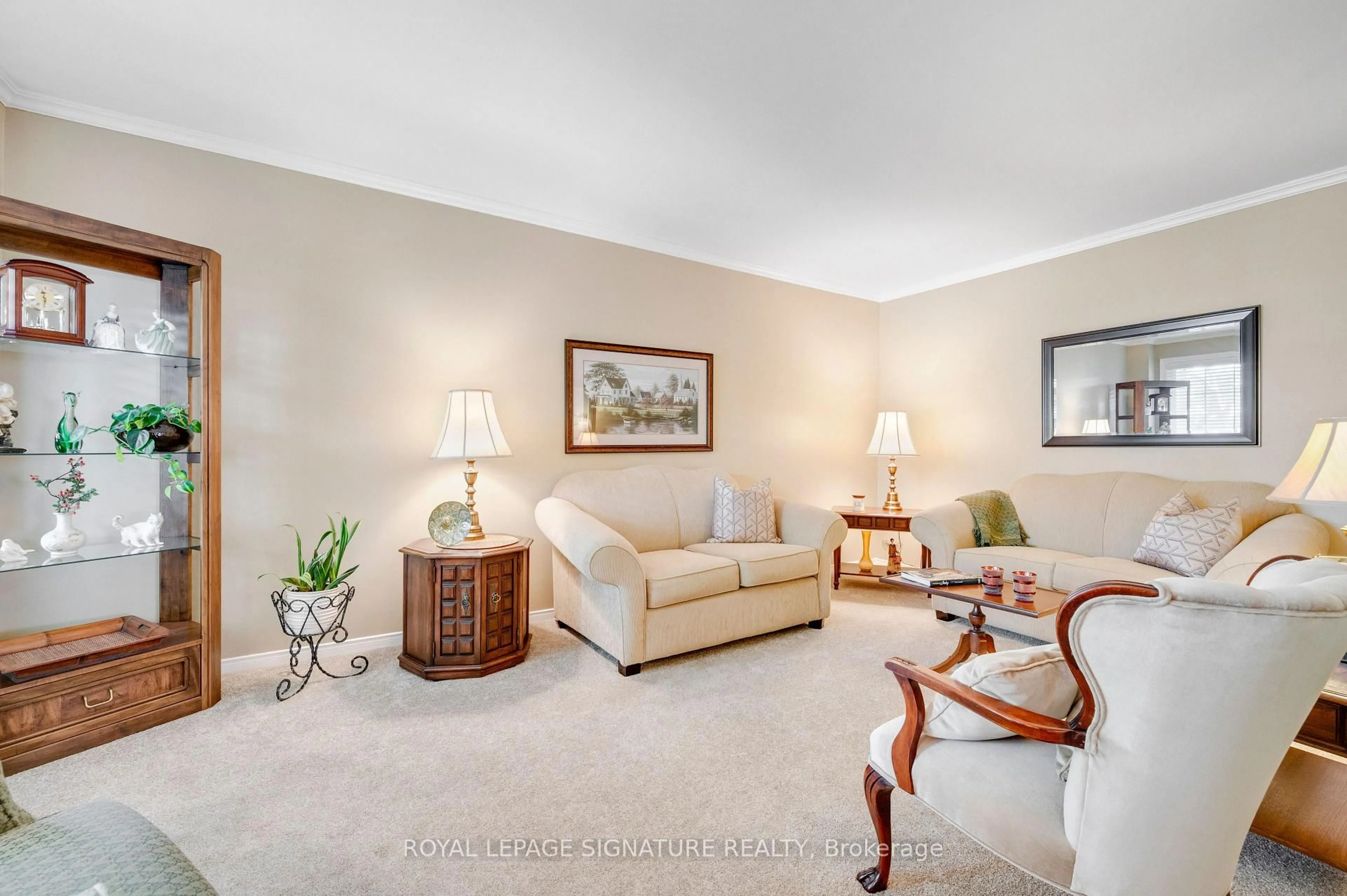 Living room with furniture, carpet floor for 3251 Galbraith Dr, Mississauga Ontario L5L 4A6