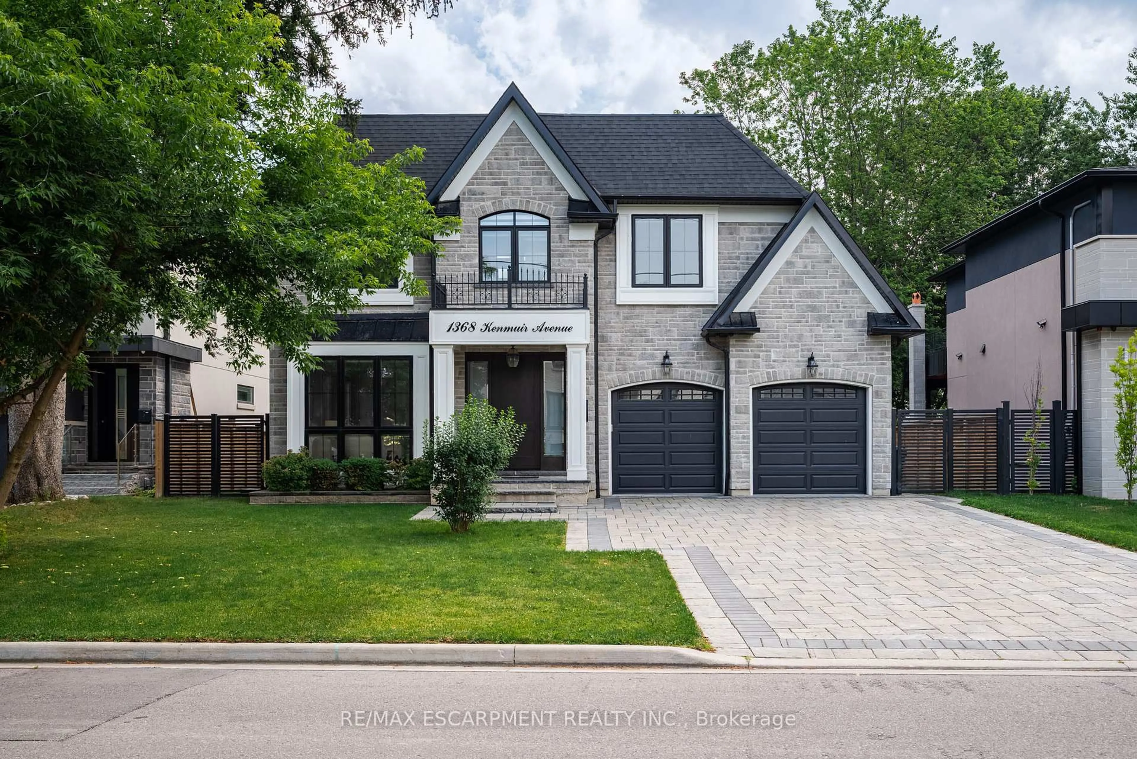 Home with brick exterior material, street for 1368 Kenmuir Ave, Mississauga Ontario L5G 4B4