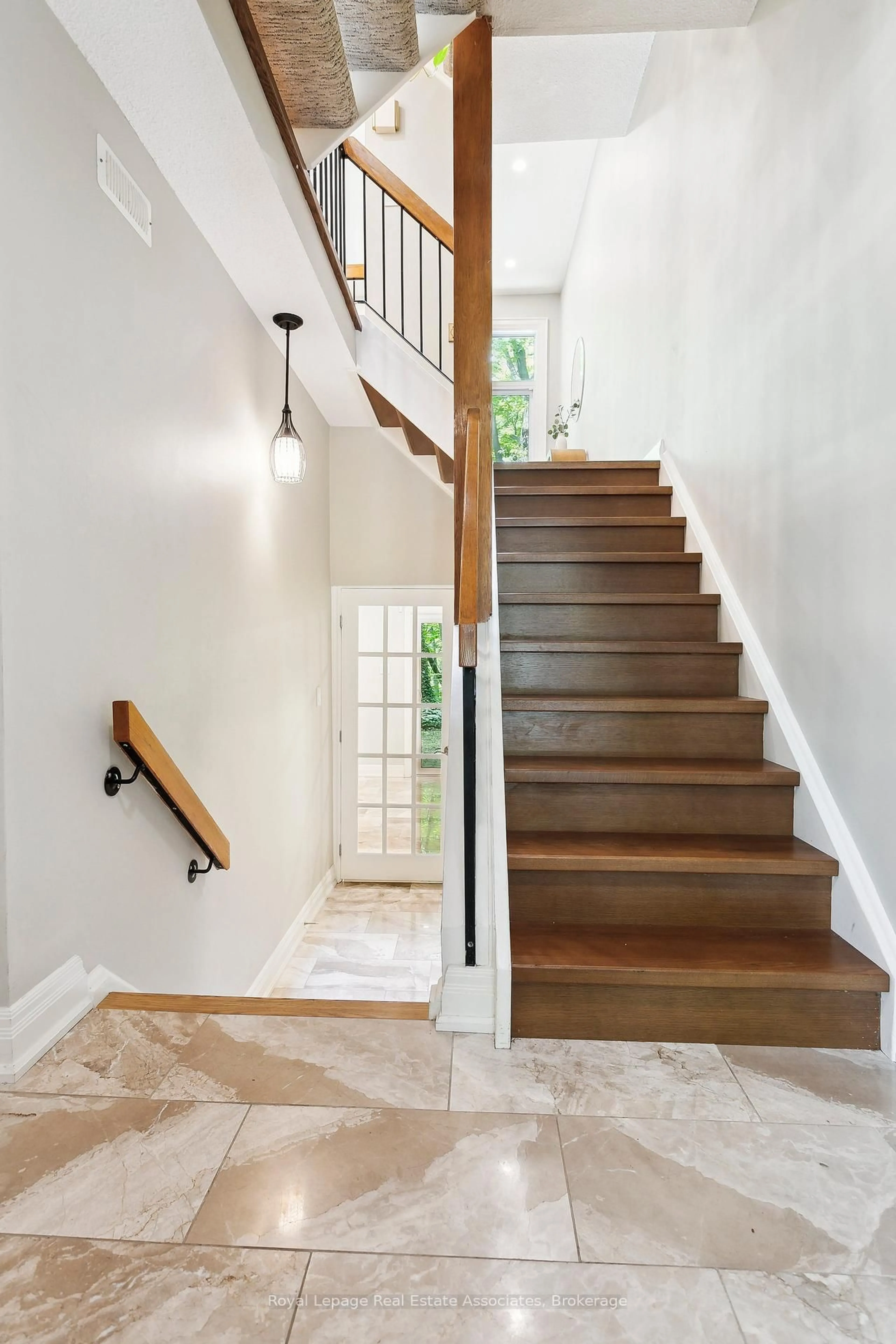 Stairs for 1250 Marlborough Crt #23, Oakville Ontario L6H 2W7
