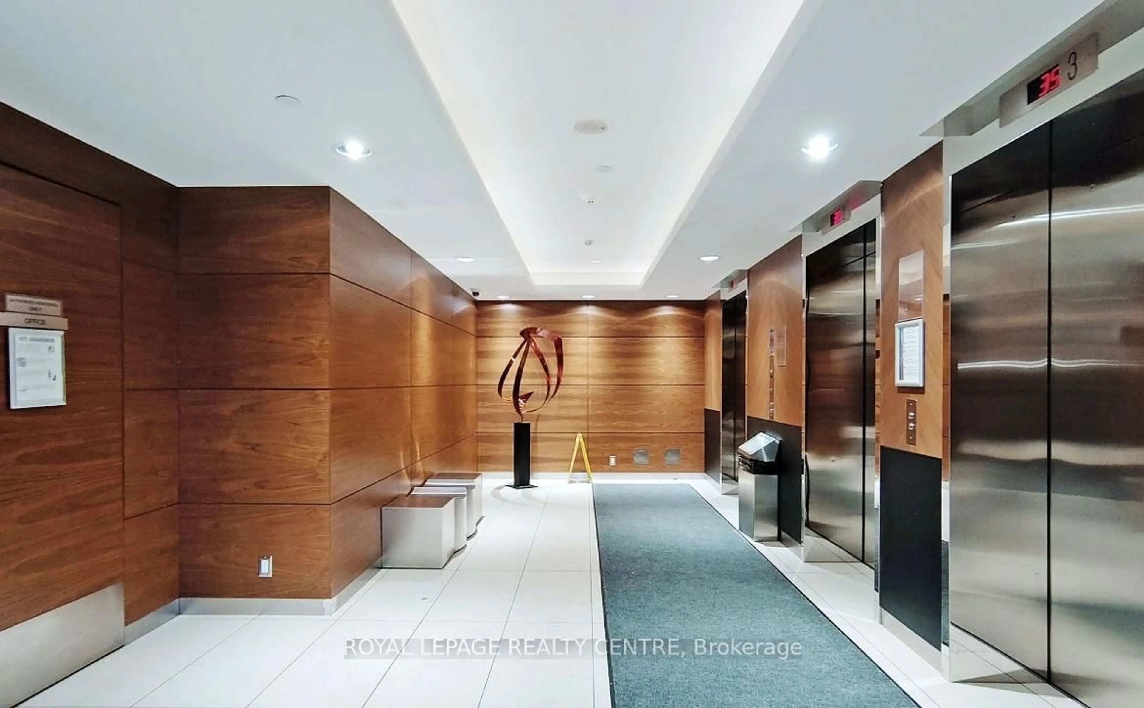 Lobby for 15 Valhalla Inn Rd #14, Toronto Ontario M9B 0B3