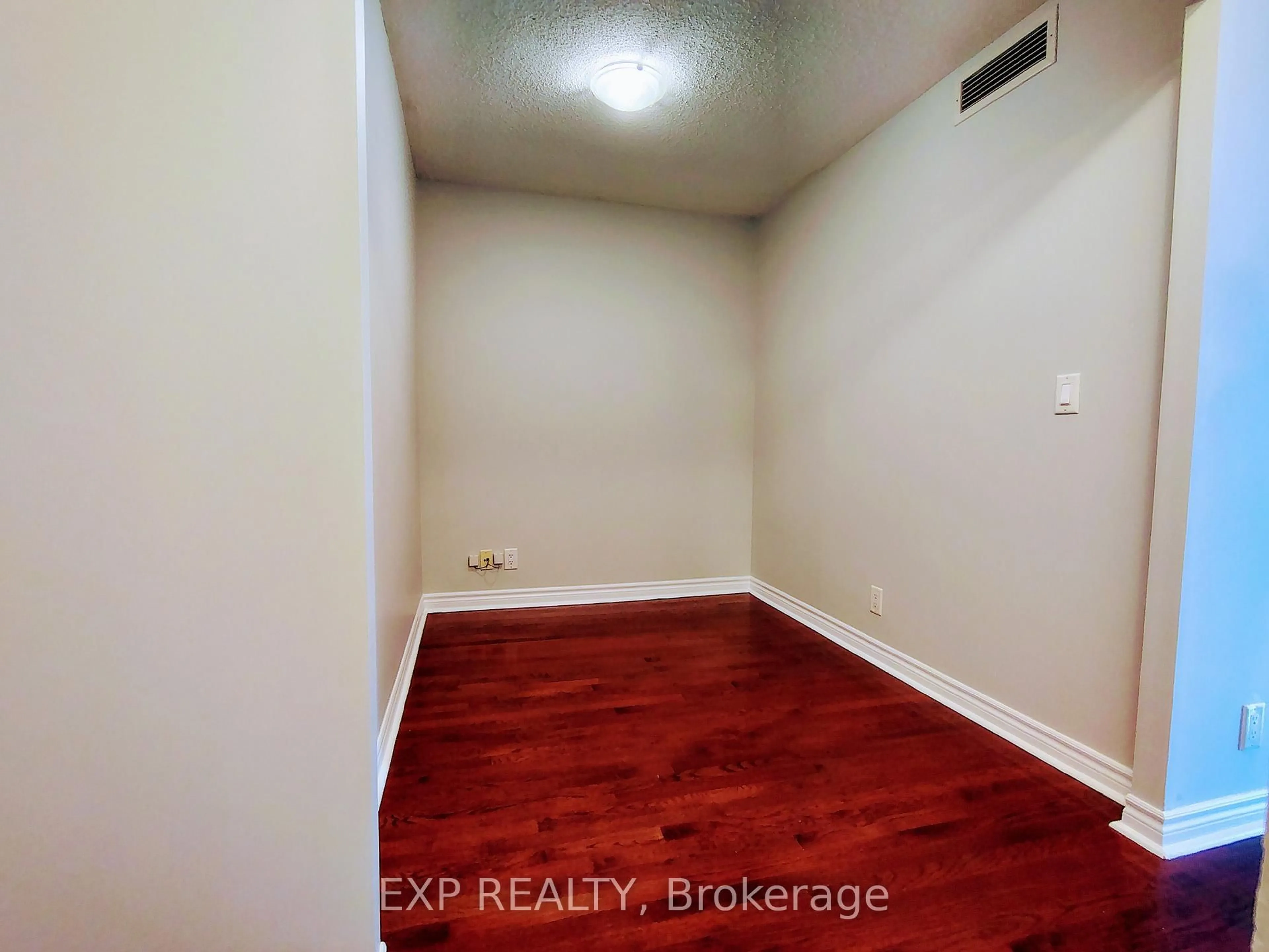 A pic of a room for 1 Elm Dr #1301, Mississauga Ontario L5B 4M1