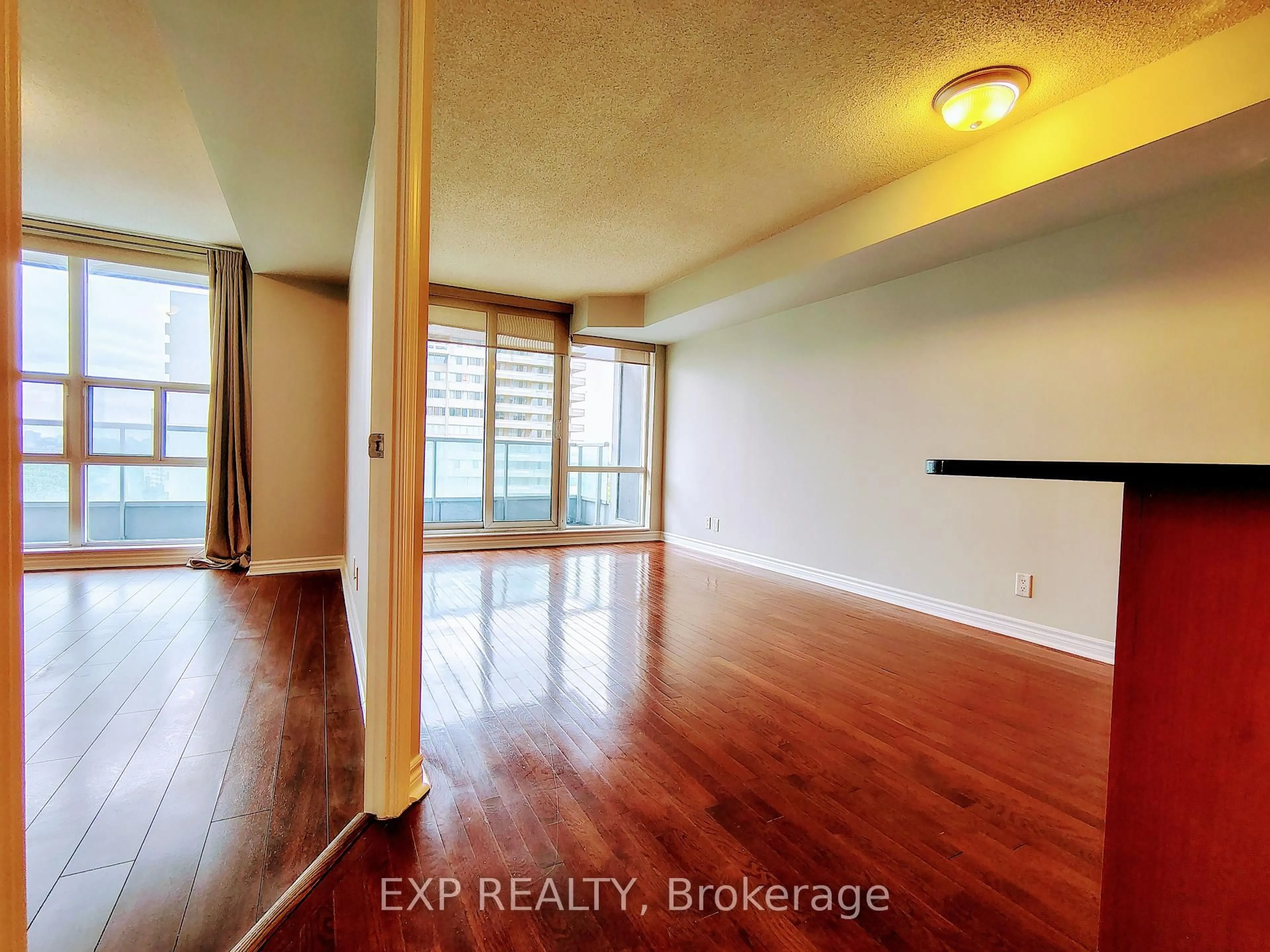 A pic of a room for 1 Elm Dr #1301, Mississauga Ontario L5B 4M1