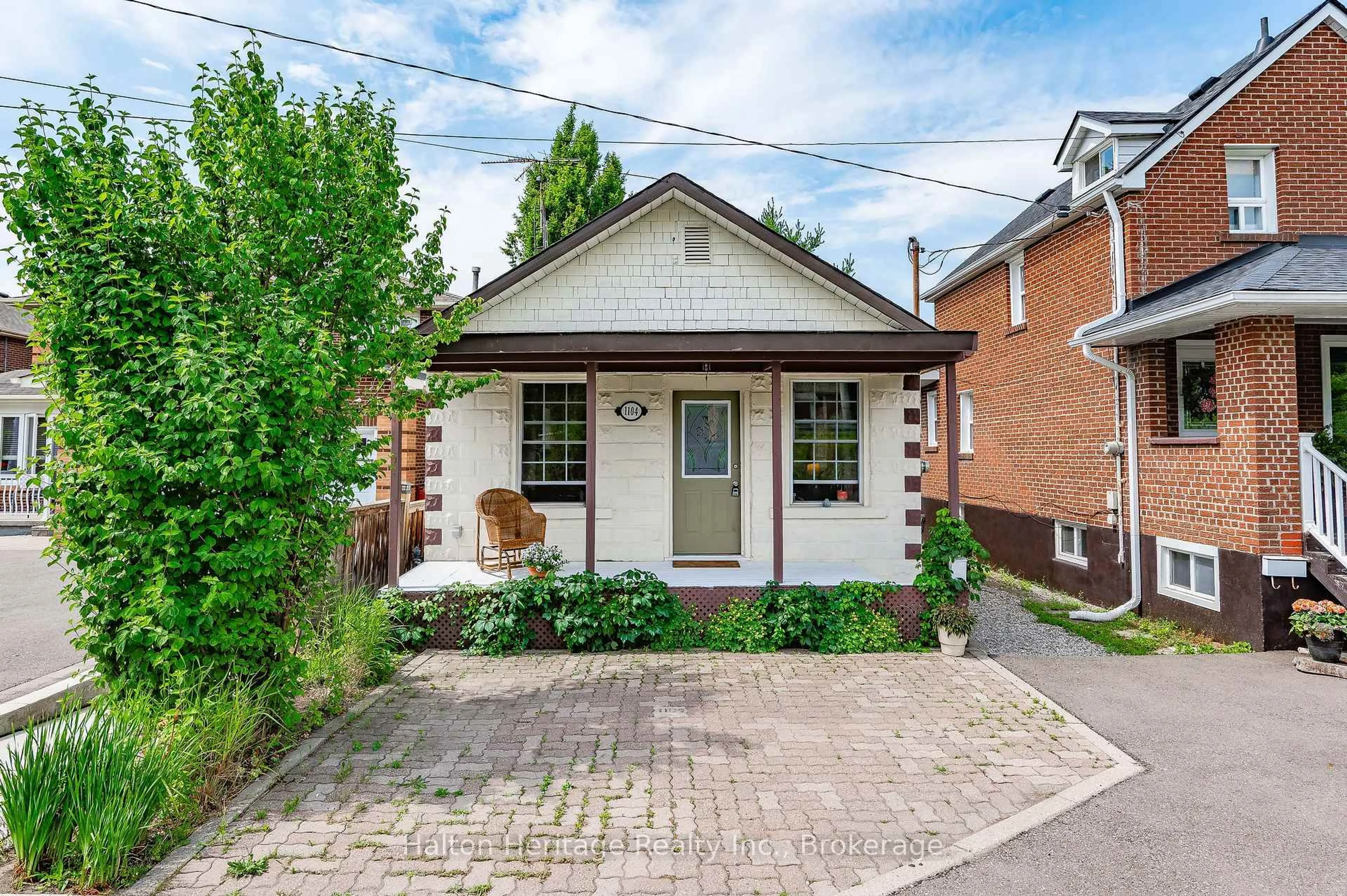 Home with brick exterior material, street for 1104 Haig Blvd, Mississauga Ontario L5E 2M5