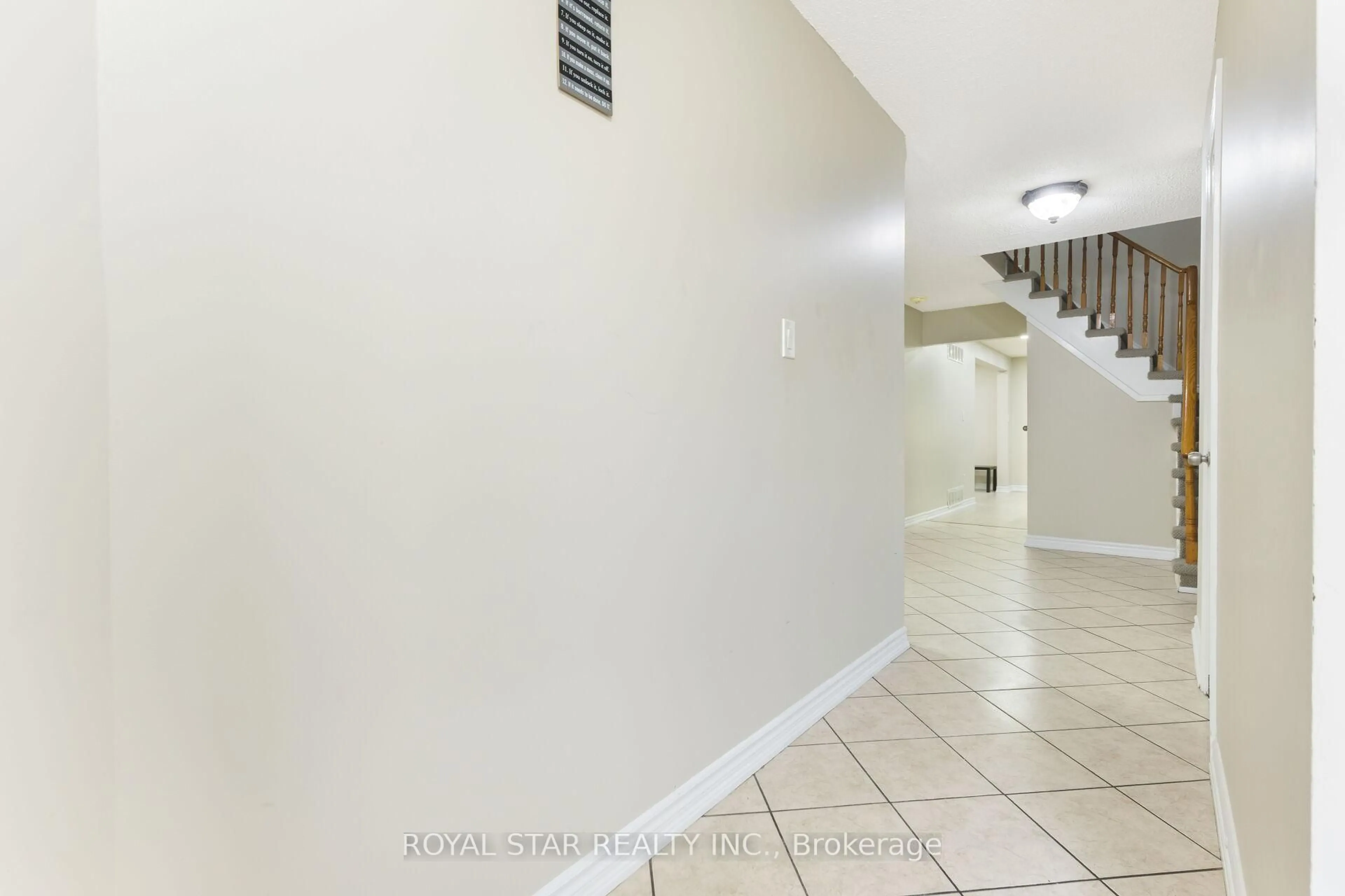 Indoor foyer for 97 Banting Cres, Brampton Ontario L6Y 2L9
