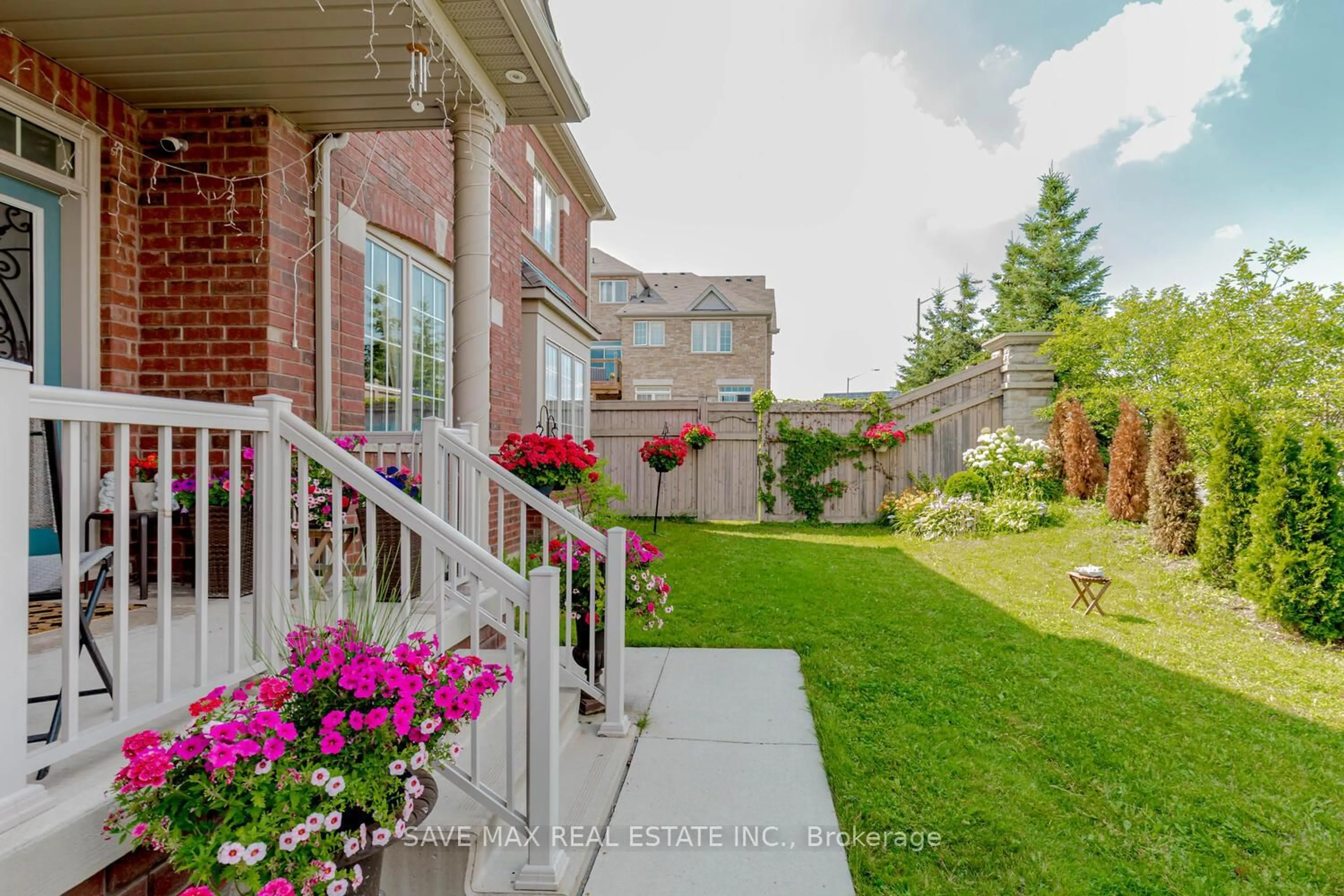 Patio, street for 2 Templehill Rd, Brampton Ontario L6R 0Z8