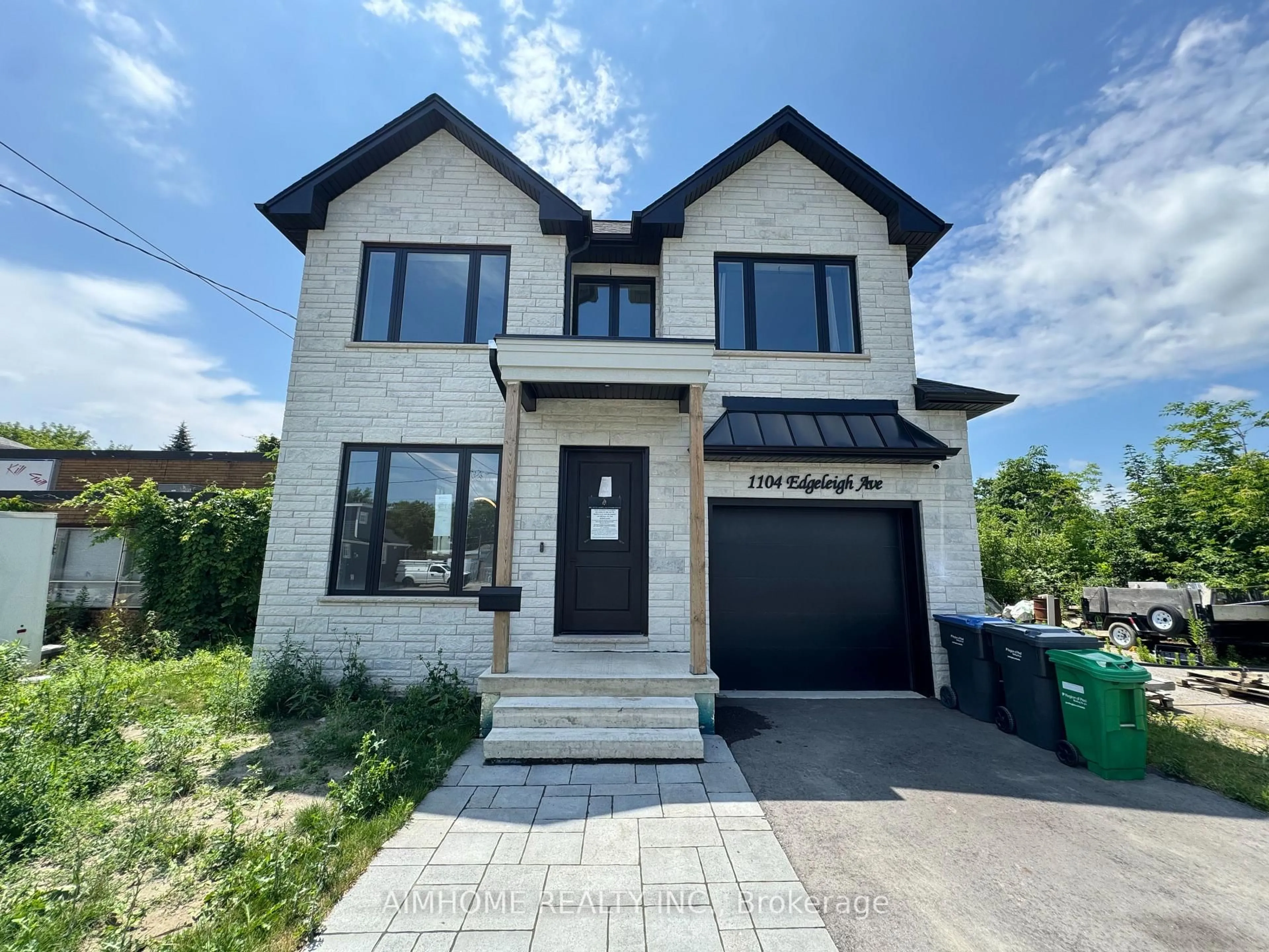 Home with brick exterior material, street for 1104 Edgeleigh Ave, Mississauga Ontario L5E 2G3