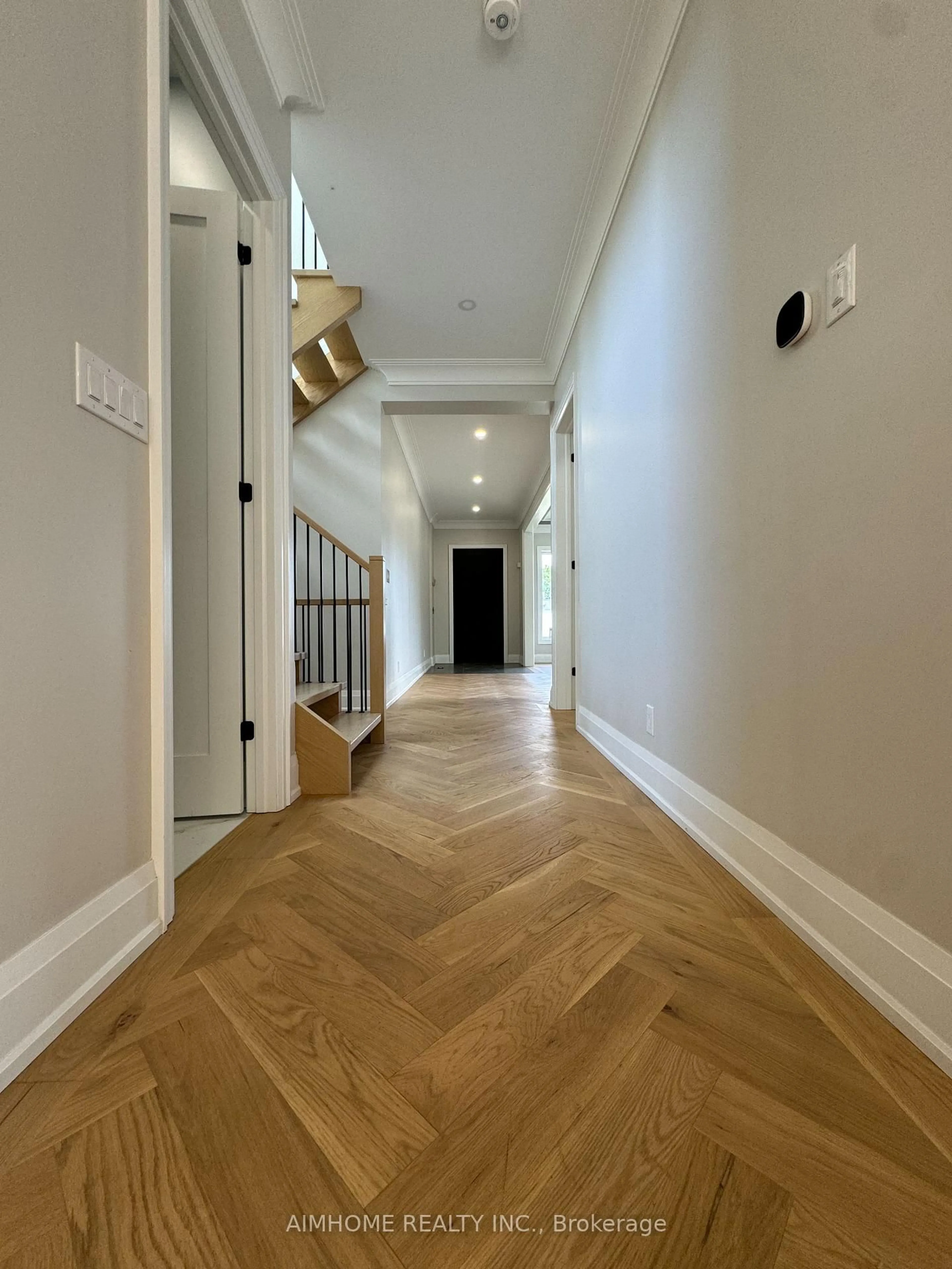 Unknown for 1104 Edgeleigh Ave, Mississauga Ontario L5E 2G3