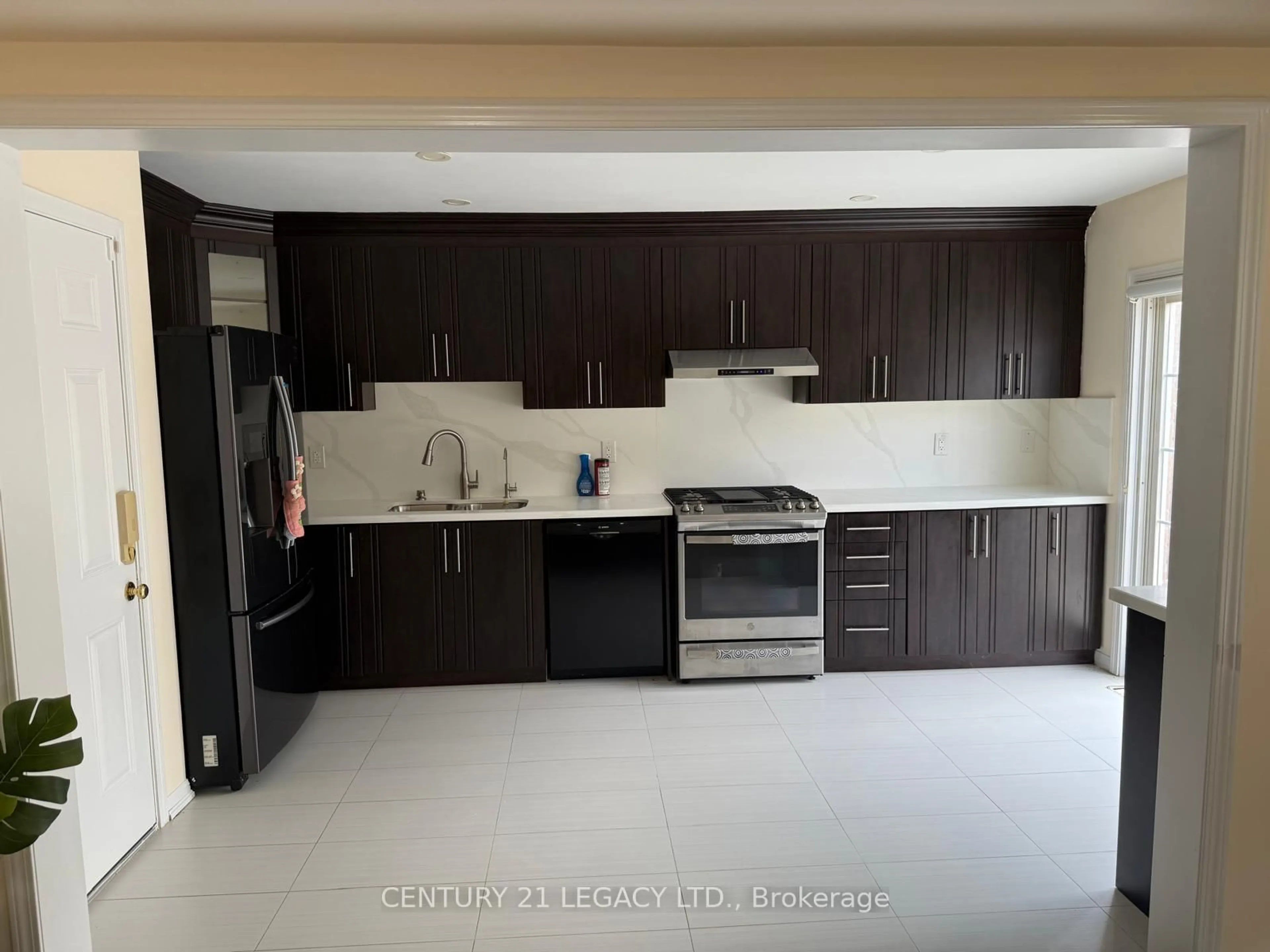 Standard kitchen, unknown for 190 Owlridge Dr, Brampton Ontario L6X 0M8