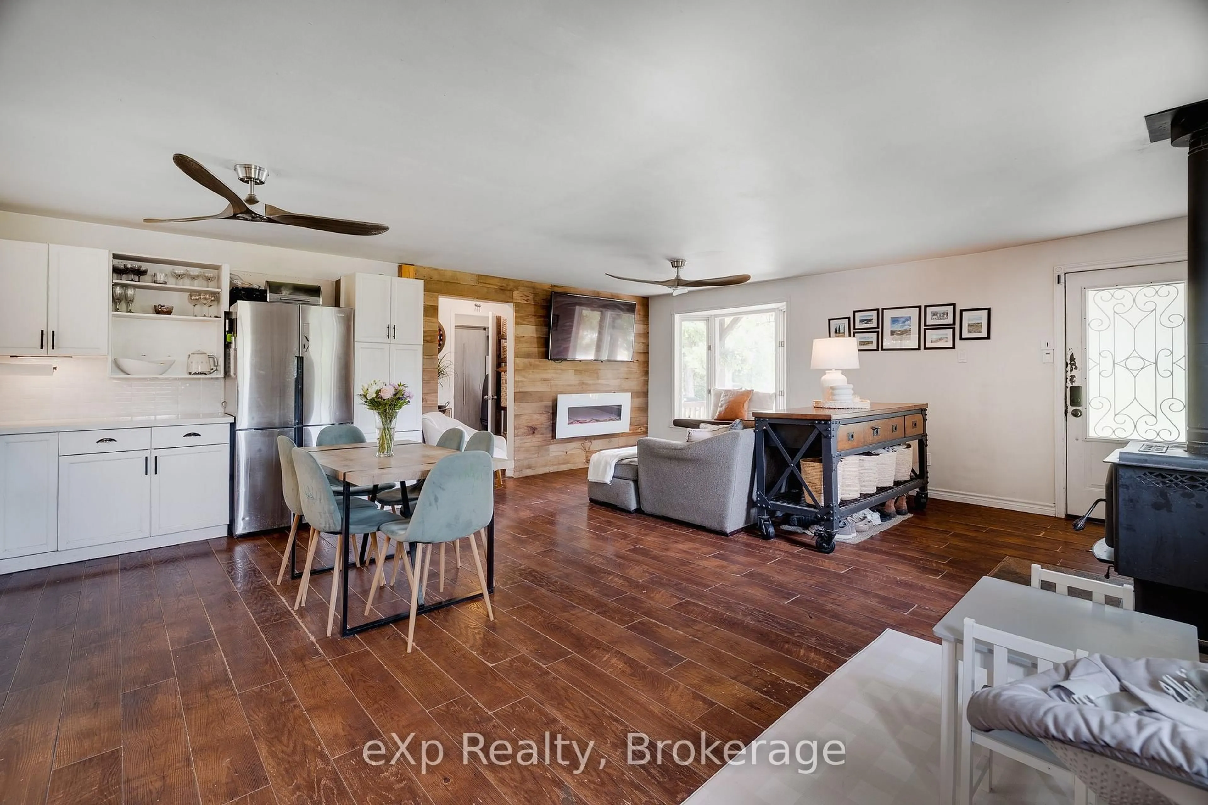 Open concept kitchen, unknown for 13905 Fifth Line, Halton Hills Ontario L0P 1H0
