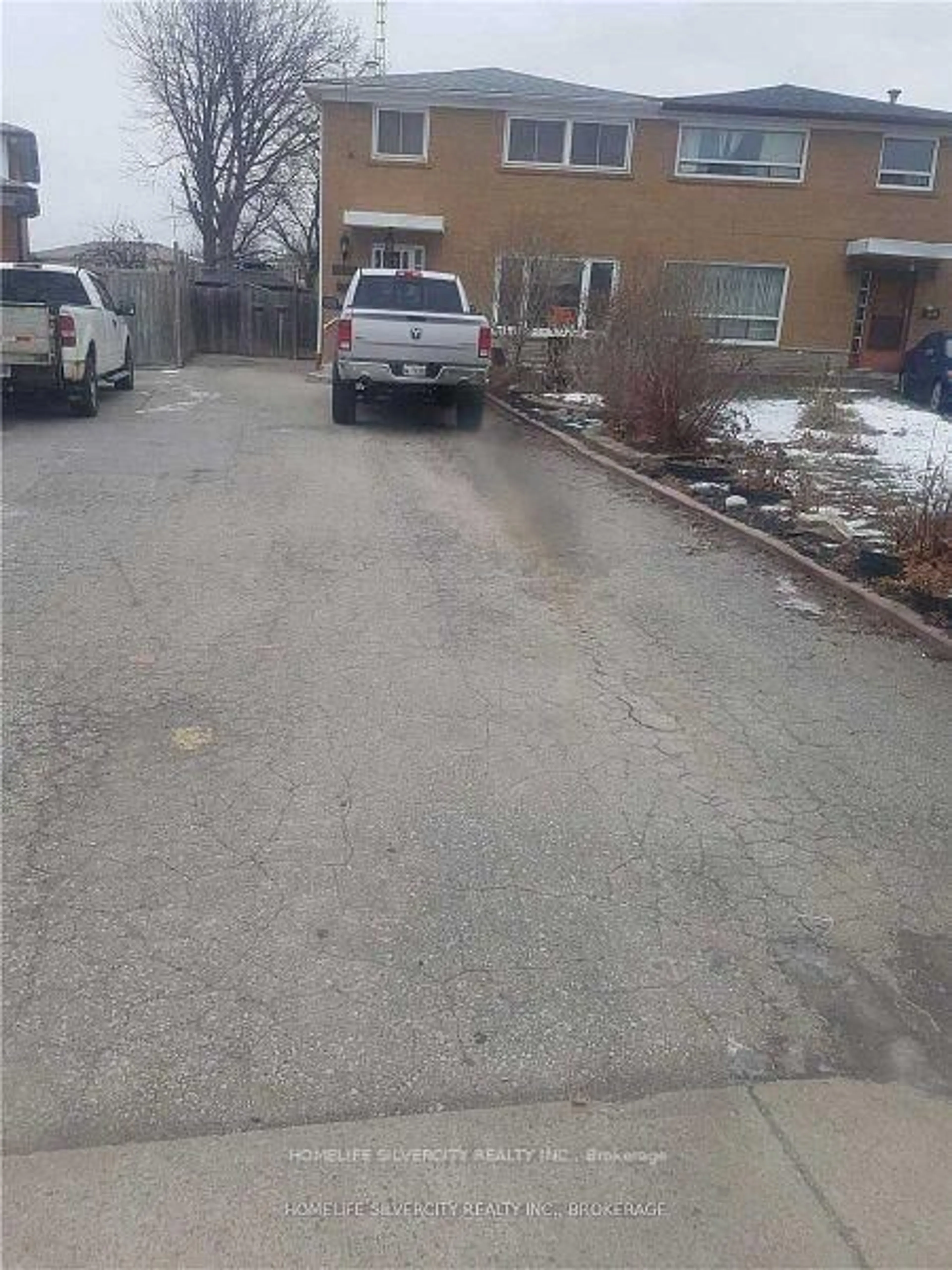 Parking for 7585 Wrenwood Cres, Mississauga Ontario L4T 2V8