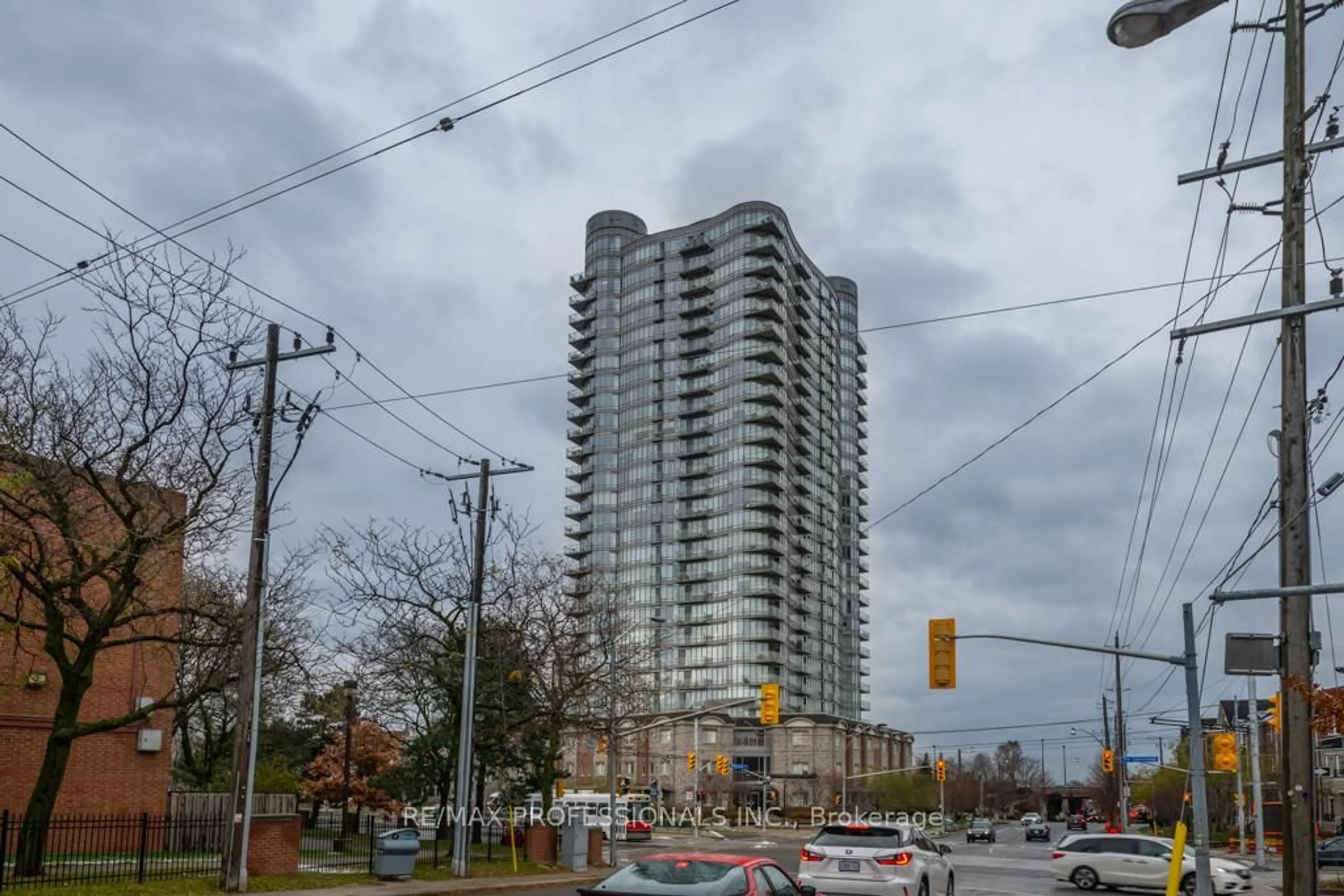 Blurry image for 15 Windermere Ave #512, Toronto Ontario M6G 5A2