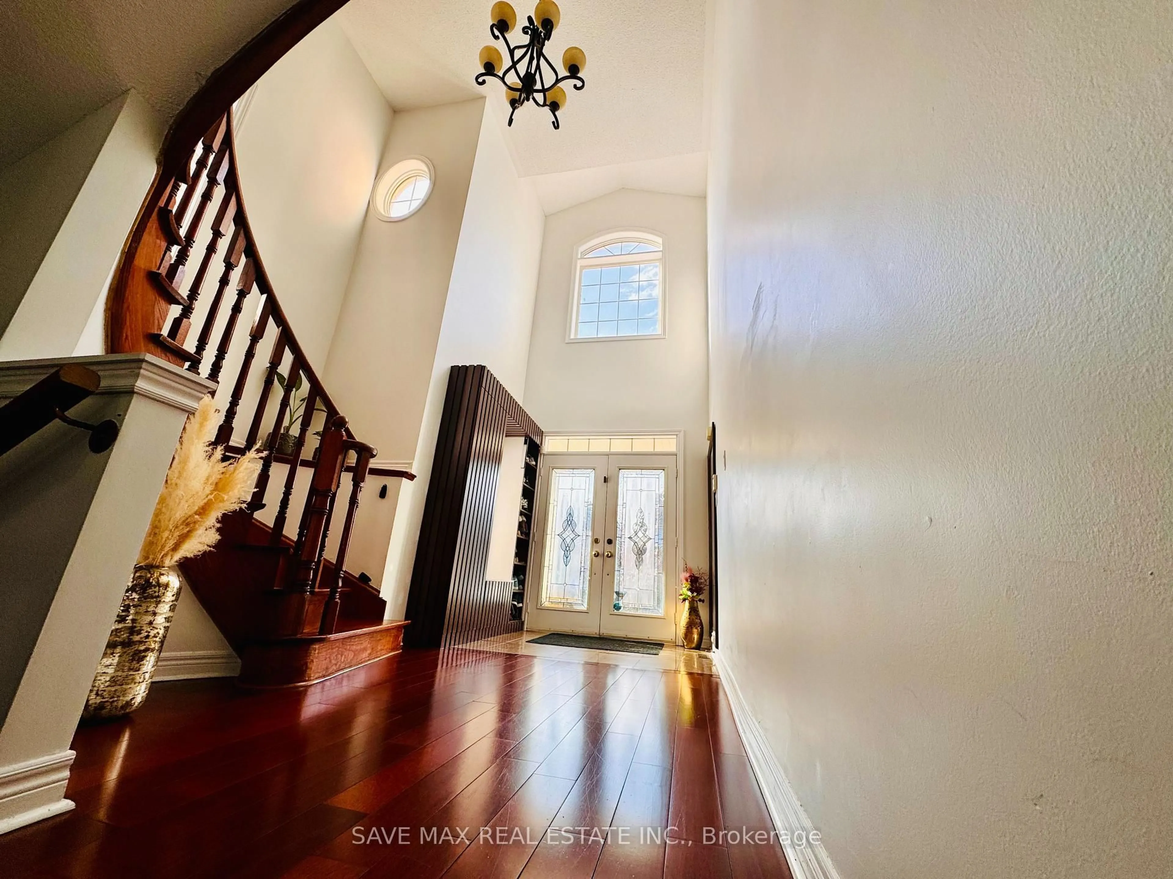 Indoor foyer for 17 Charger Lane, Brampton Ontario L7A 3B2