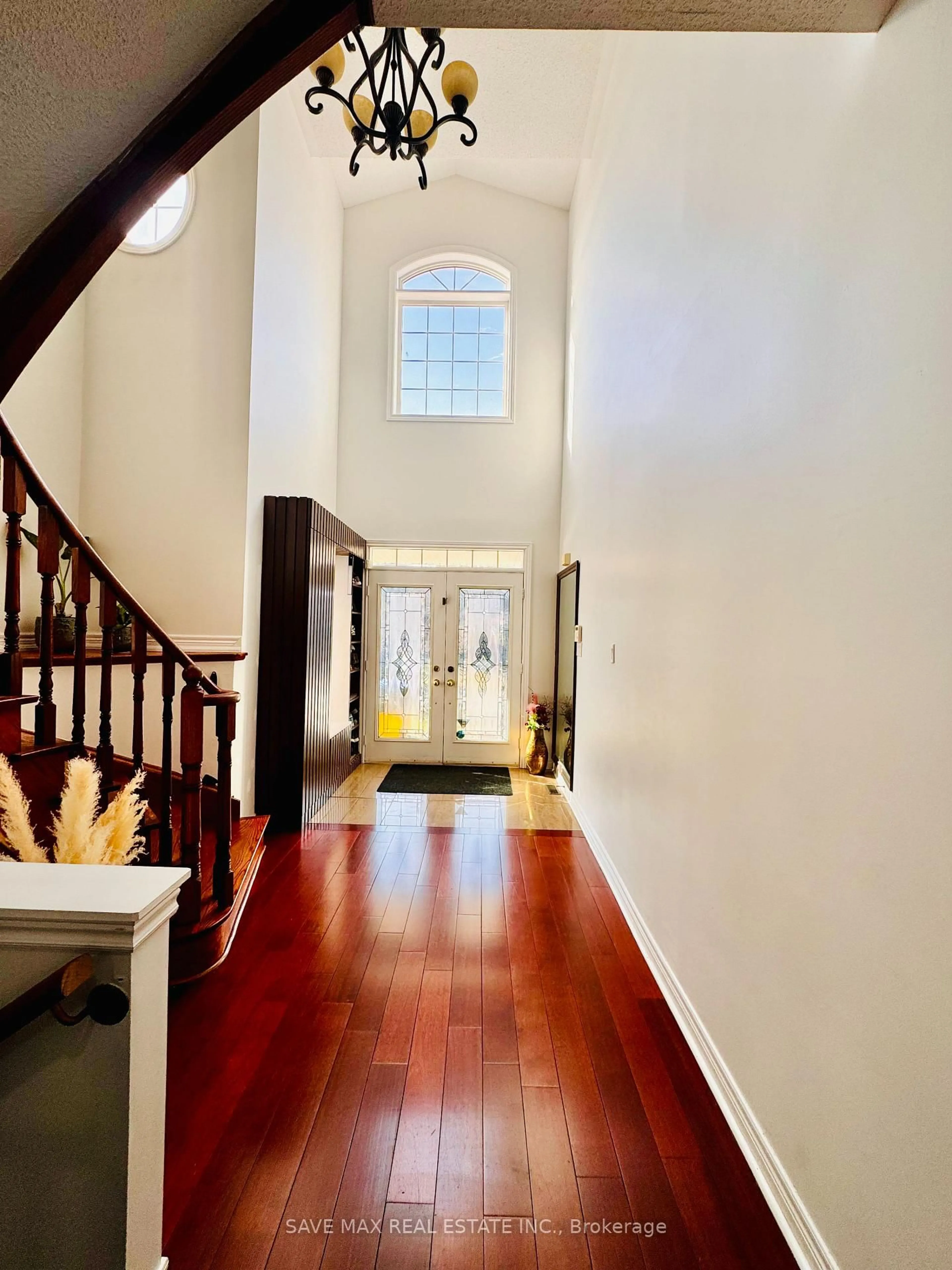 Indoor foyer for 17 Charger Lane, Brampton Ontario L7A 3B2