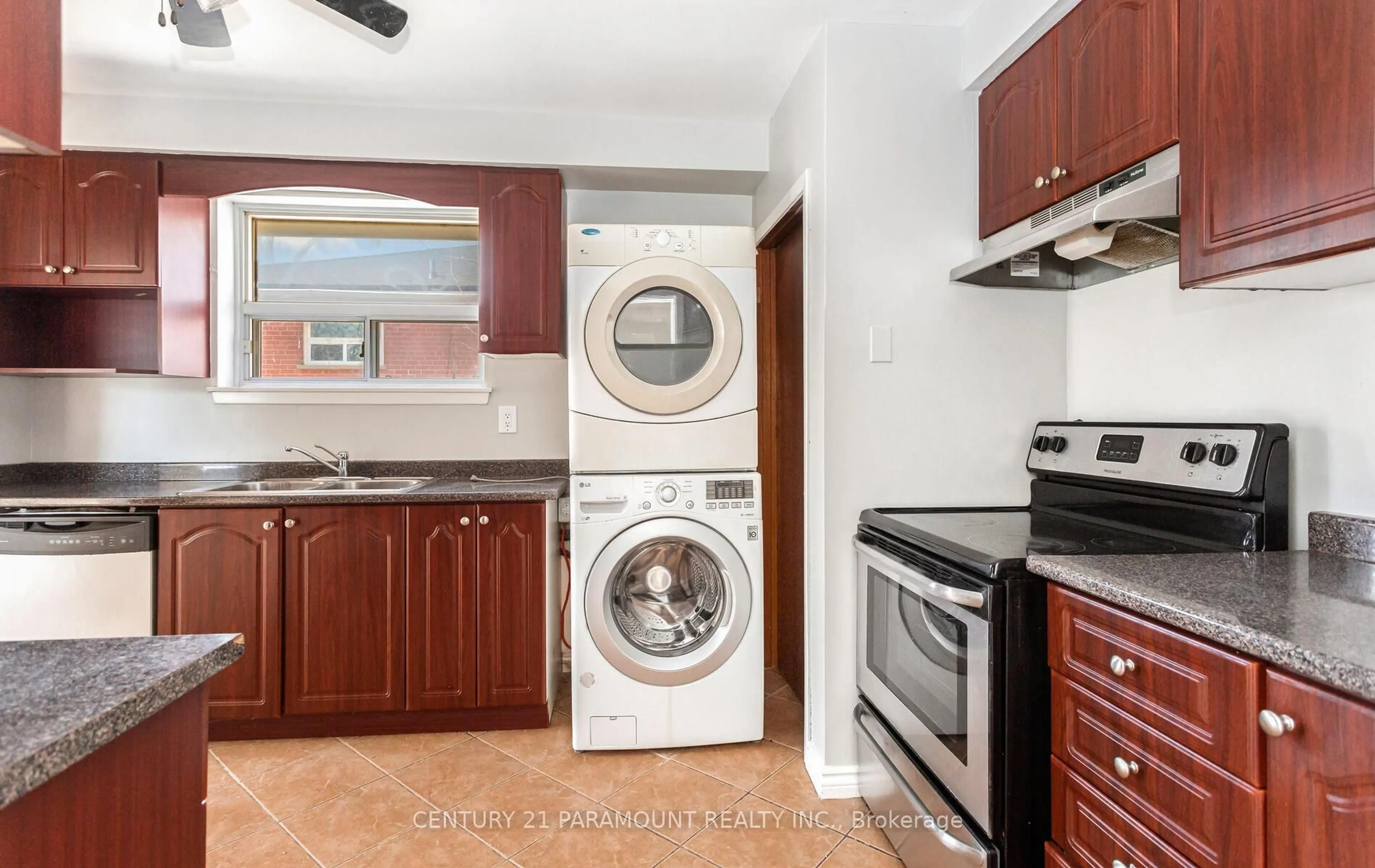 Standard kitchen, unknown for 39 Aloma Cres, Brampton Ontario L6T 2N8