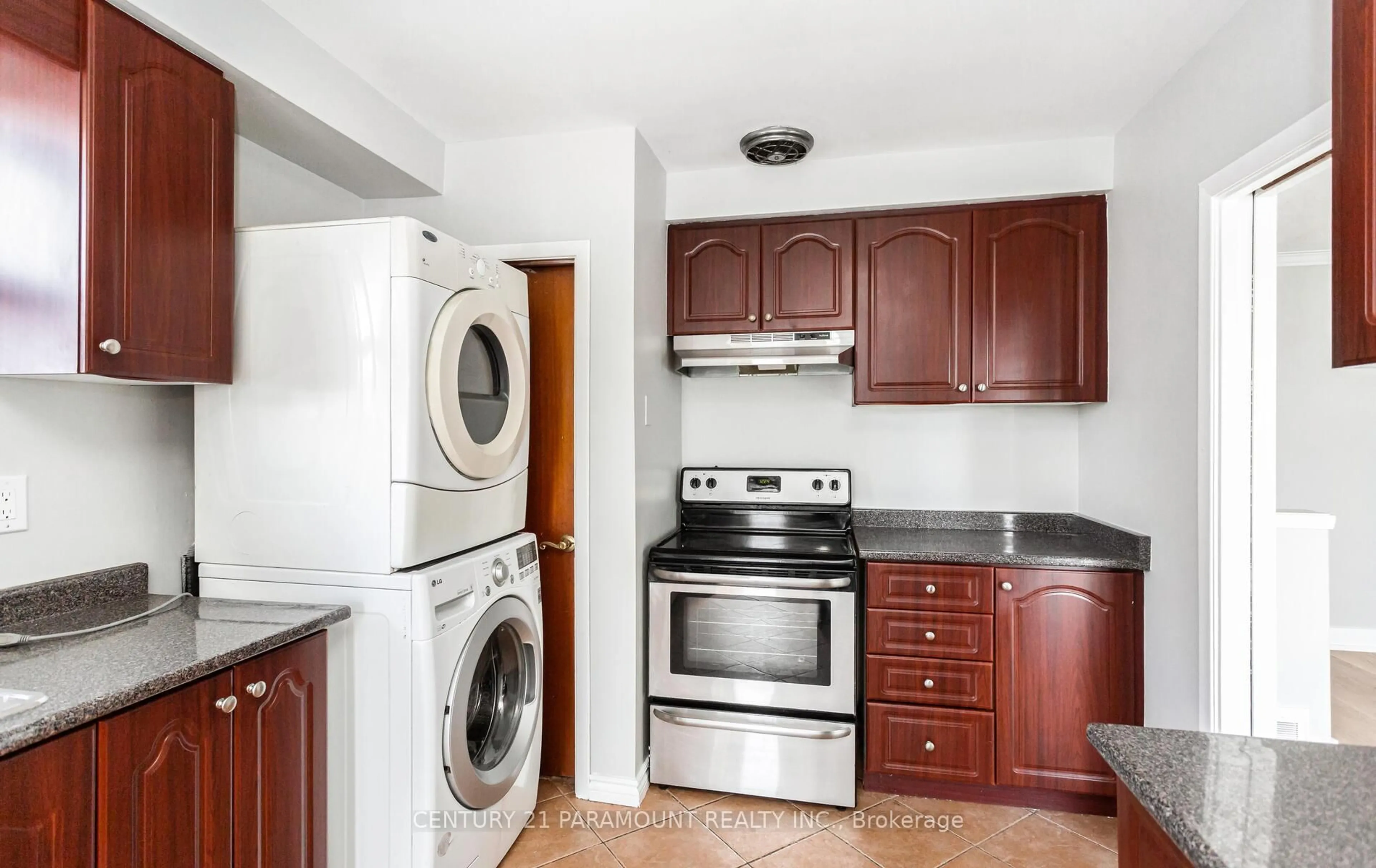 Standard kitchen, unknown for 39 Aloma Cres, Brampton Ontario L6T 2N8