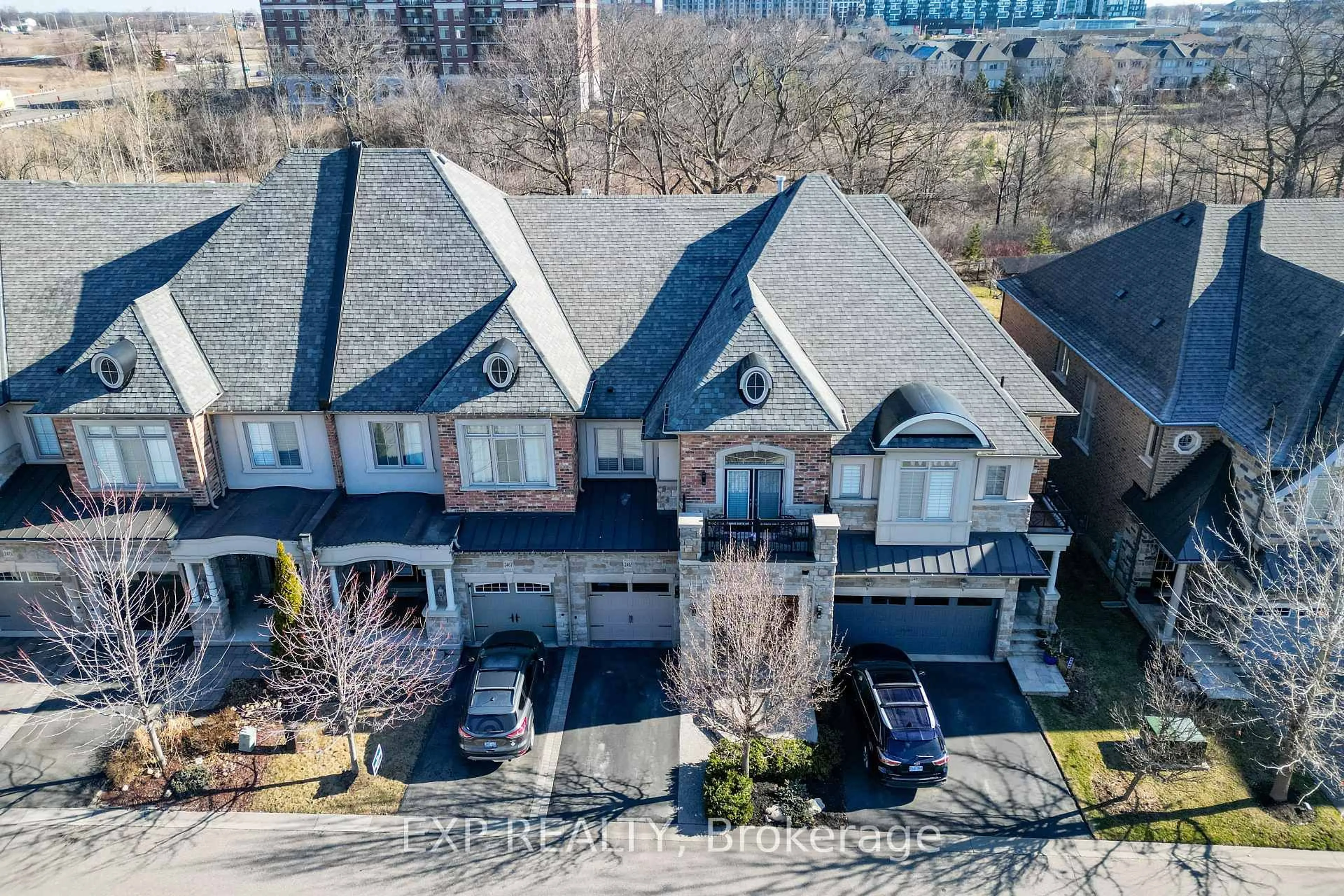 A pic from outside/outdoor area/front of a property/back of a property/a pic from drone, street for 2465 Village Common St, Oakville Ontario L6M 0S2
