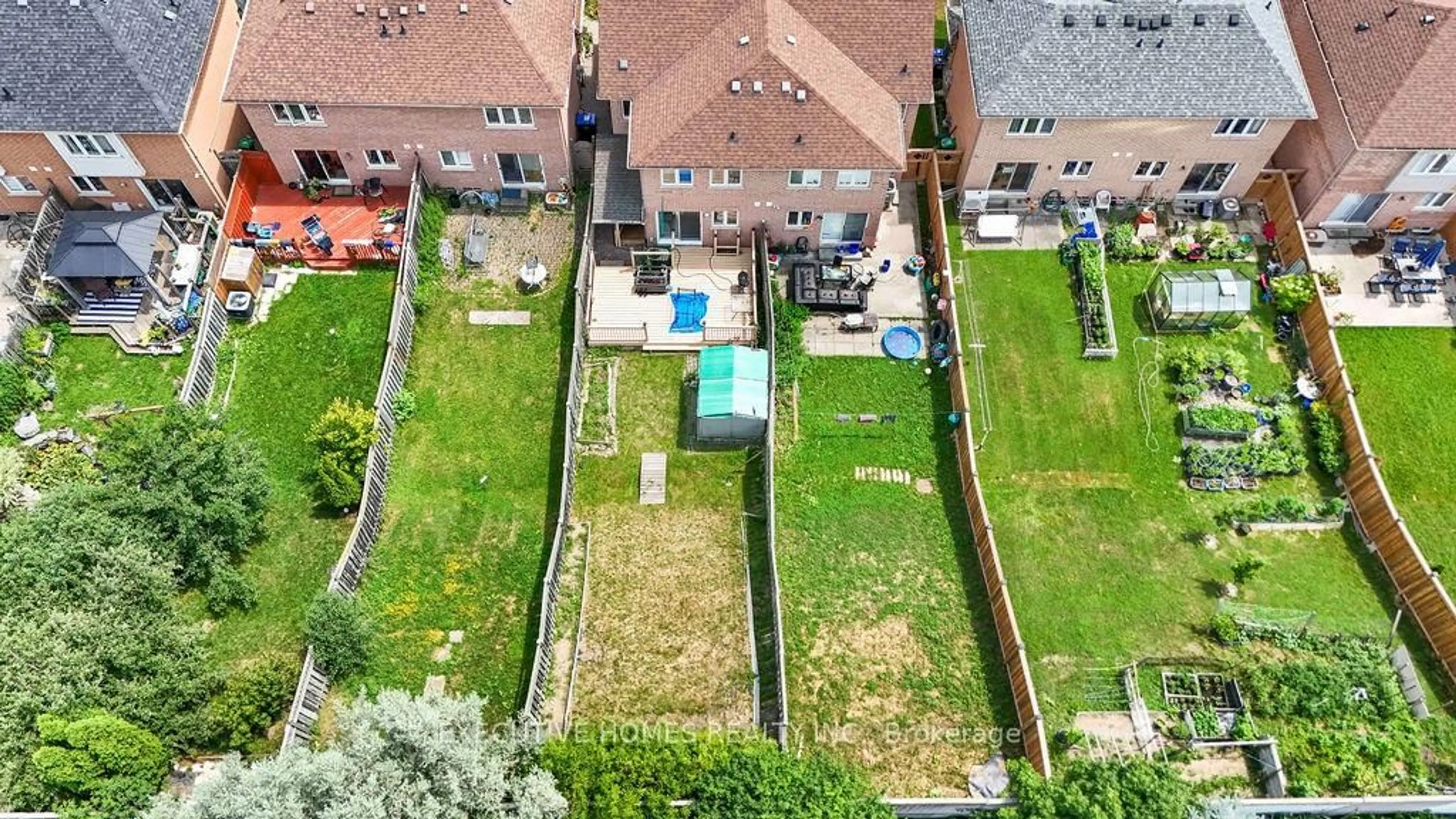 A pic from outside/outdoor area/front of a property/back of a property/a pic from drone, unknown for 7610 Black Walnut Tr, Mississauga Ontario L5N 8A7